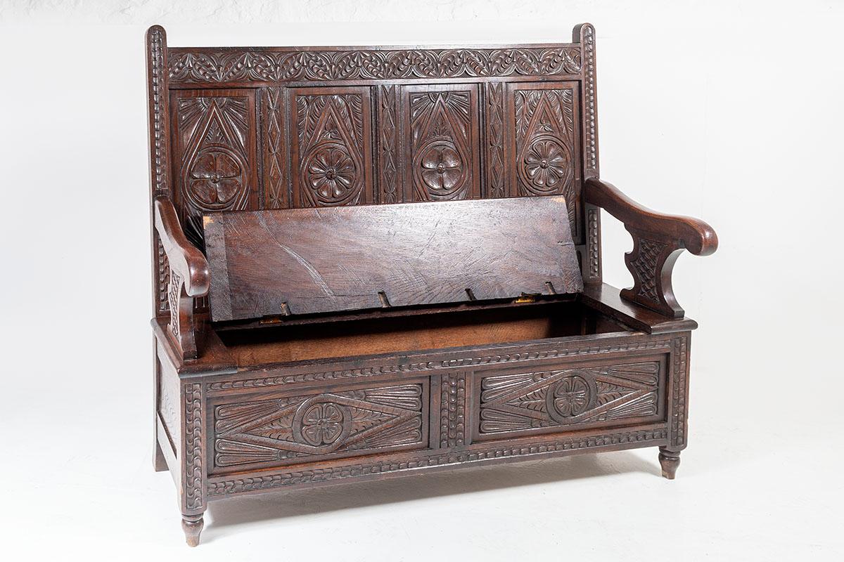 Exquisite 19th Century Heavily Carved Oak Antique Box Settle For Sale 4