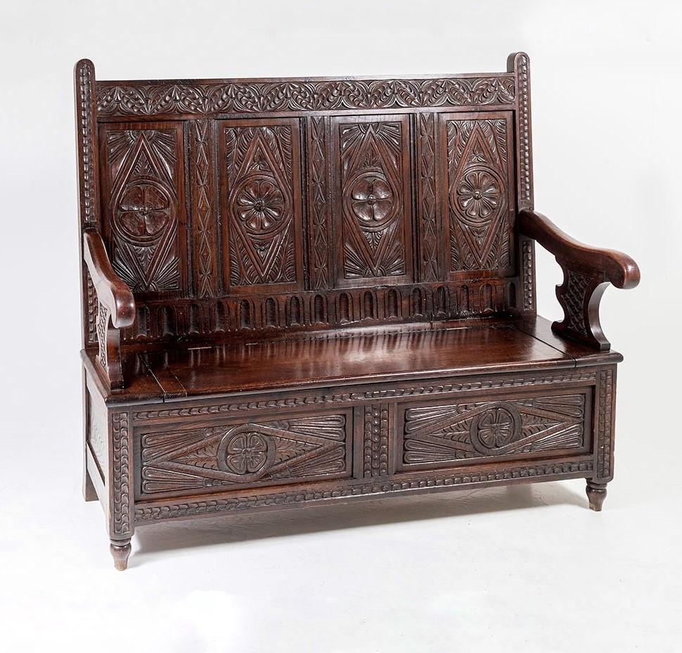 Exquisite 19th Century Heavily Carved Oak Antique Box Settle In Good Condition For Sale In Llanbrynmair, GB