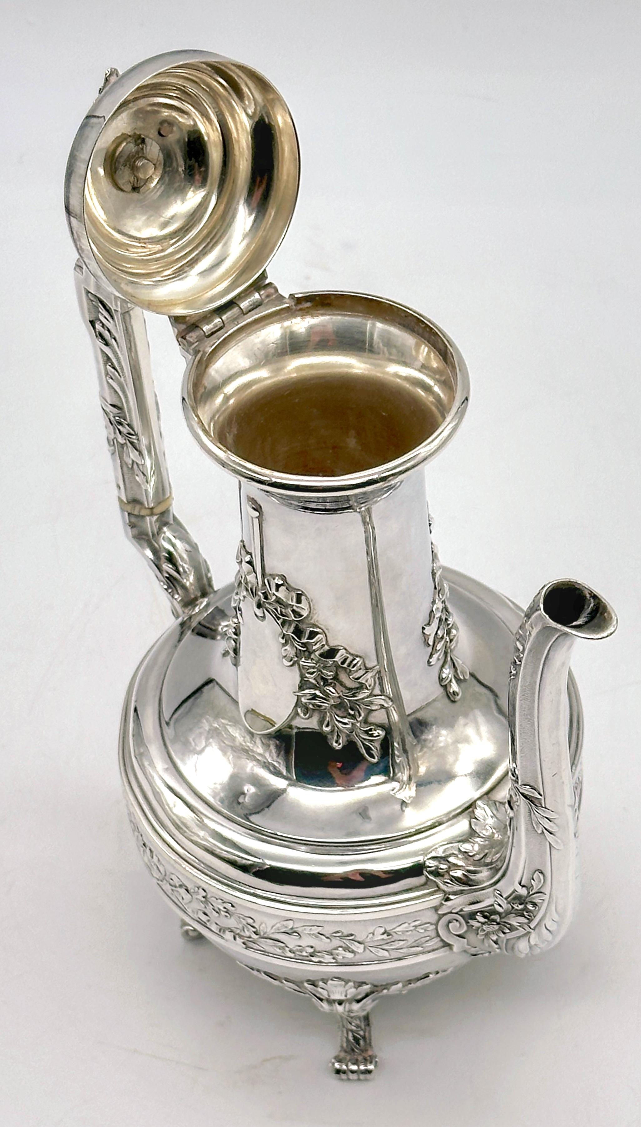Exquise cafetière espagnole du 19e siècle en sterling de style néo-rococo en vente 2