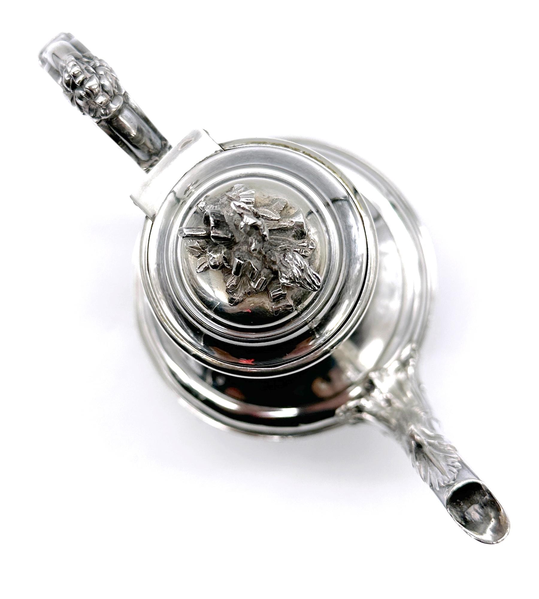 Exquise cafetière espagnole du 19e siècle en sterling de style néo-rococo en vente 7