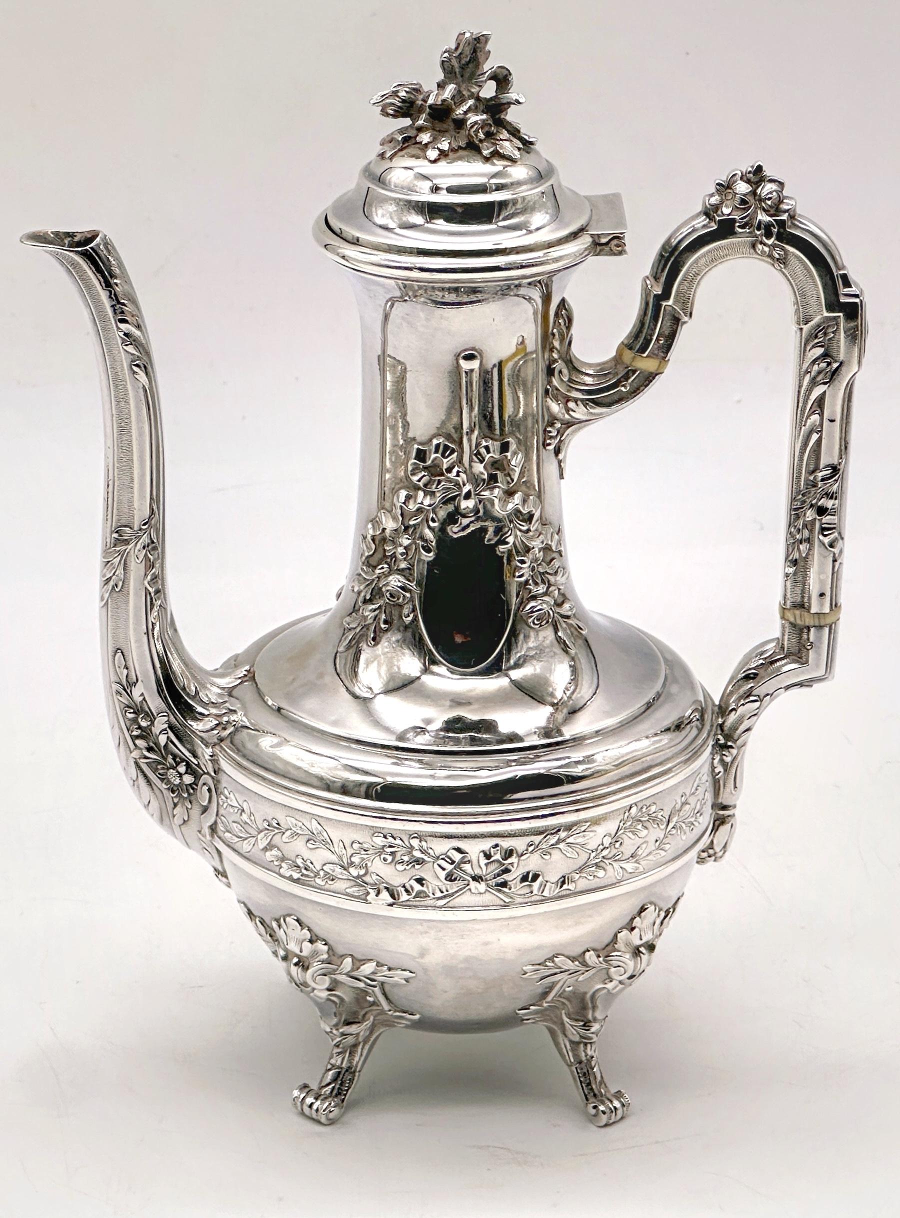 Exquise cafetière espagnole du 19e siècle en sterling de style néo-rococo

Poinçon : Poinçon 