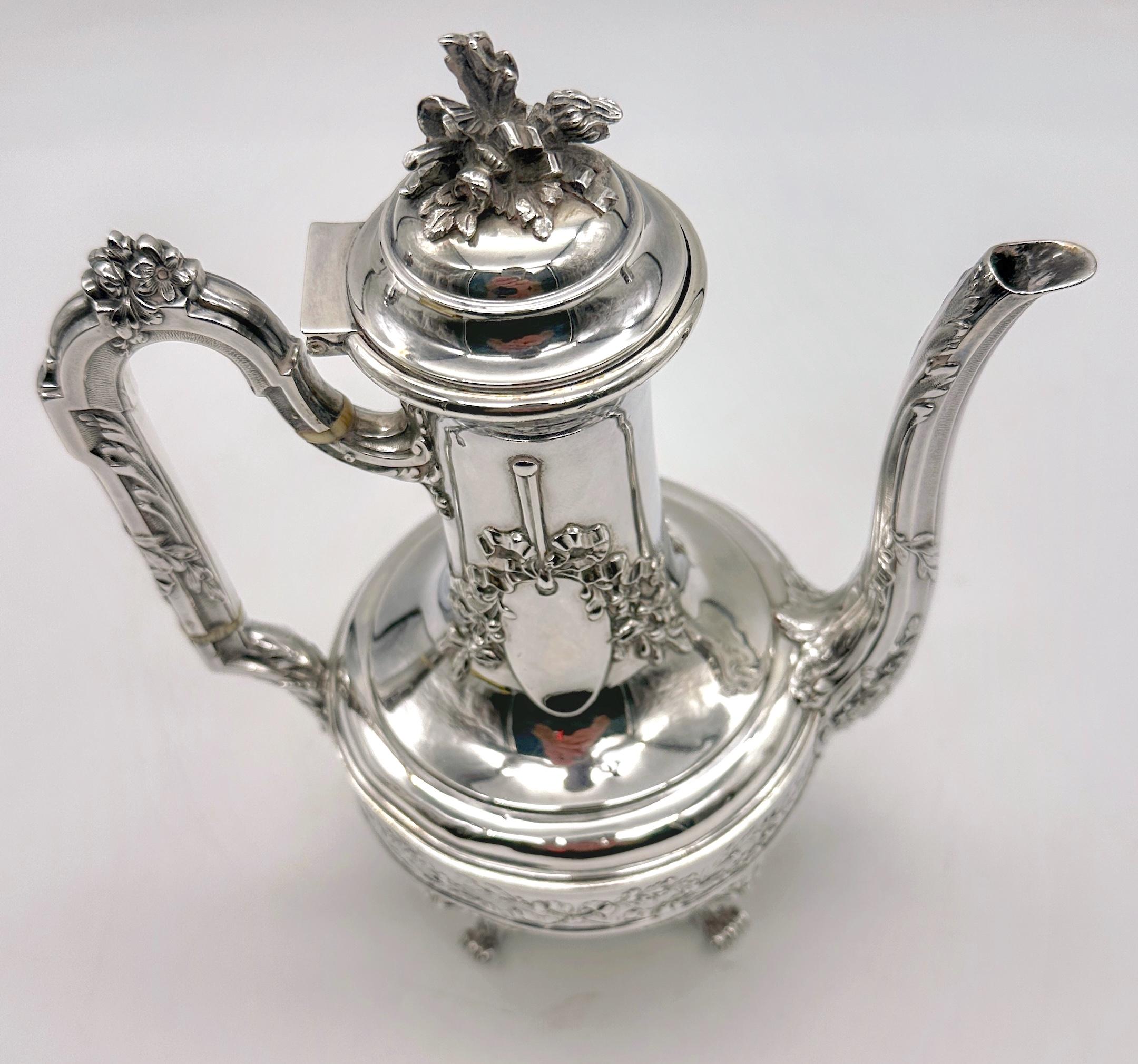 Espagnol Exquise cafetière espagnole du 19e siècle en sterling de style néo-rococo en vente