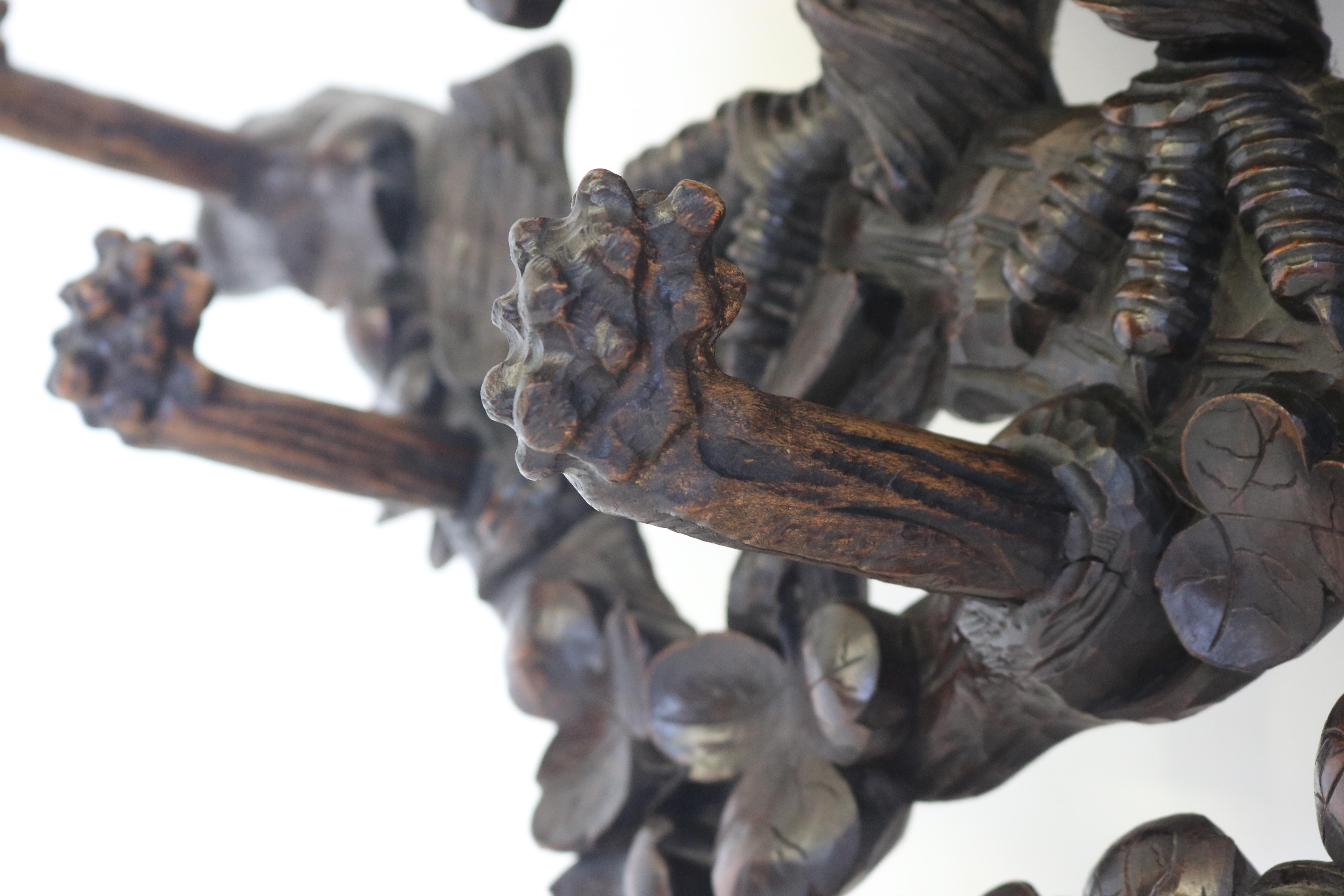 Exquisite 19th century Swiss Black Forest Coat rack carved eagle hallway antique For Sale 3