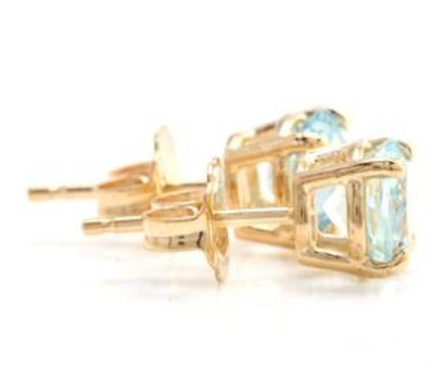 Taille ronde Boucles d'oreilles exquises en or jaune massif 14 carats avec aigue-marine naturelle de 2,00 carats en vente