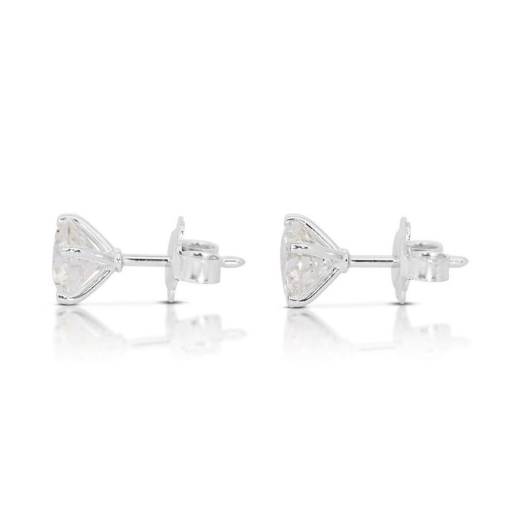 Round Cut Exquisite 2.00 Carat Round Brilliant Diamond Stud Earrings For Sale