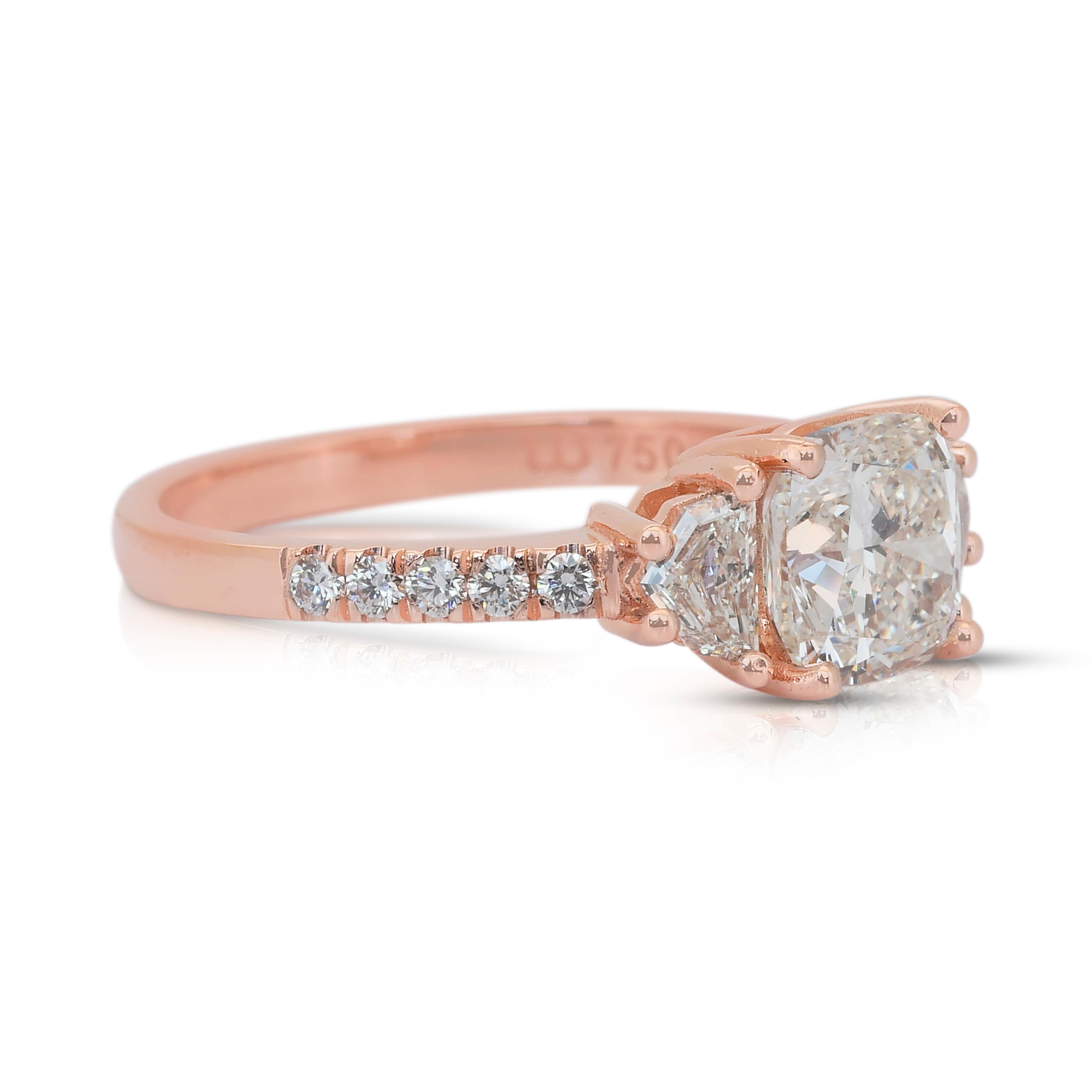 Taglio cuscino Squisito anello a tre pietre con 2,00ct di diamanti in oro rosa 18k - certificato IGI in vendita