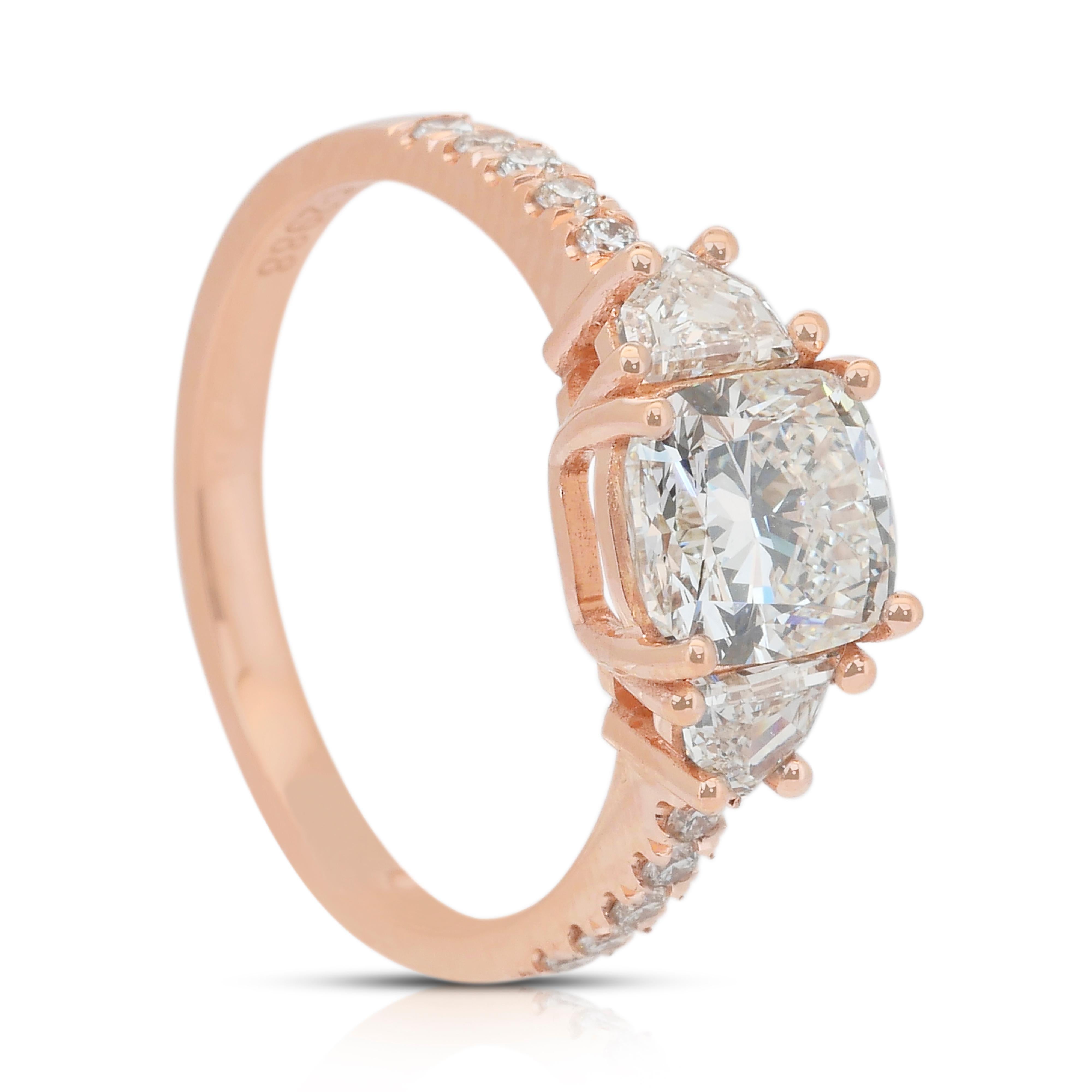 Squisito anello a tre pietre con 2,00ct di diamanti in oro rosa 18k - certificato IGI in vendita 3
