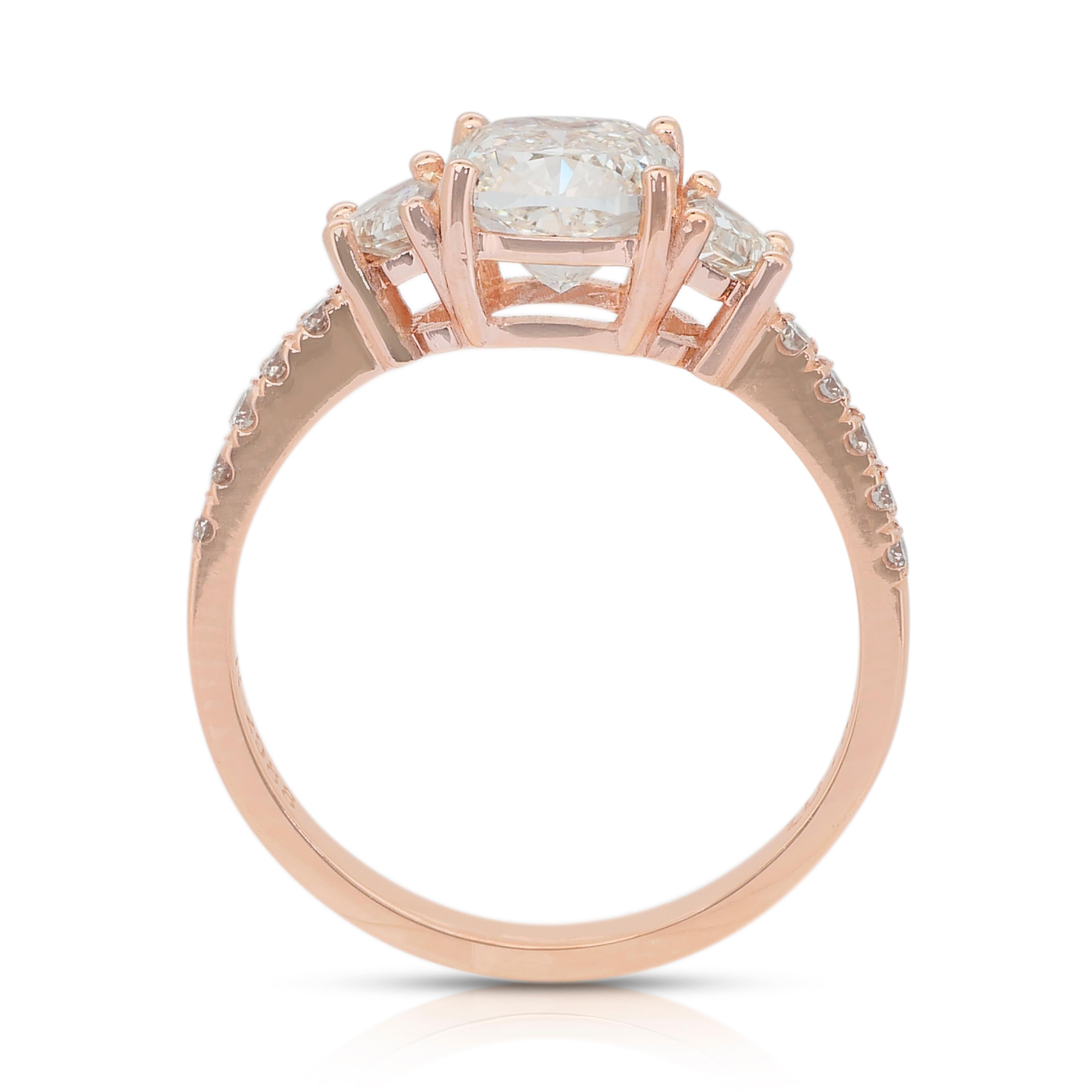 Squisito anello a tre pietre con 2,00ct di diamanti in oro rosa 18k - certificato IGI in vendita 4