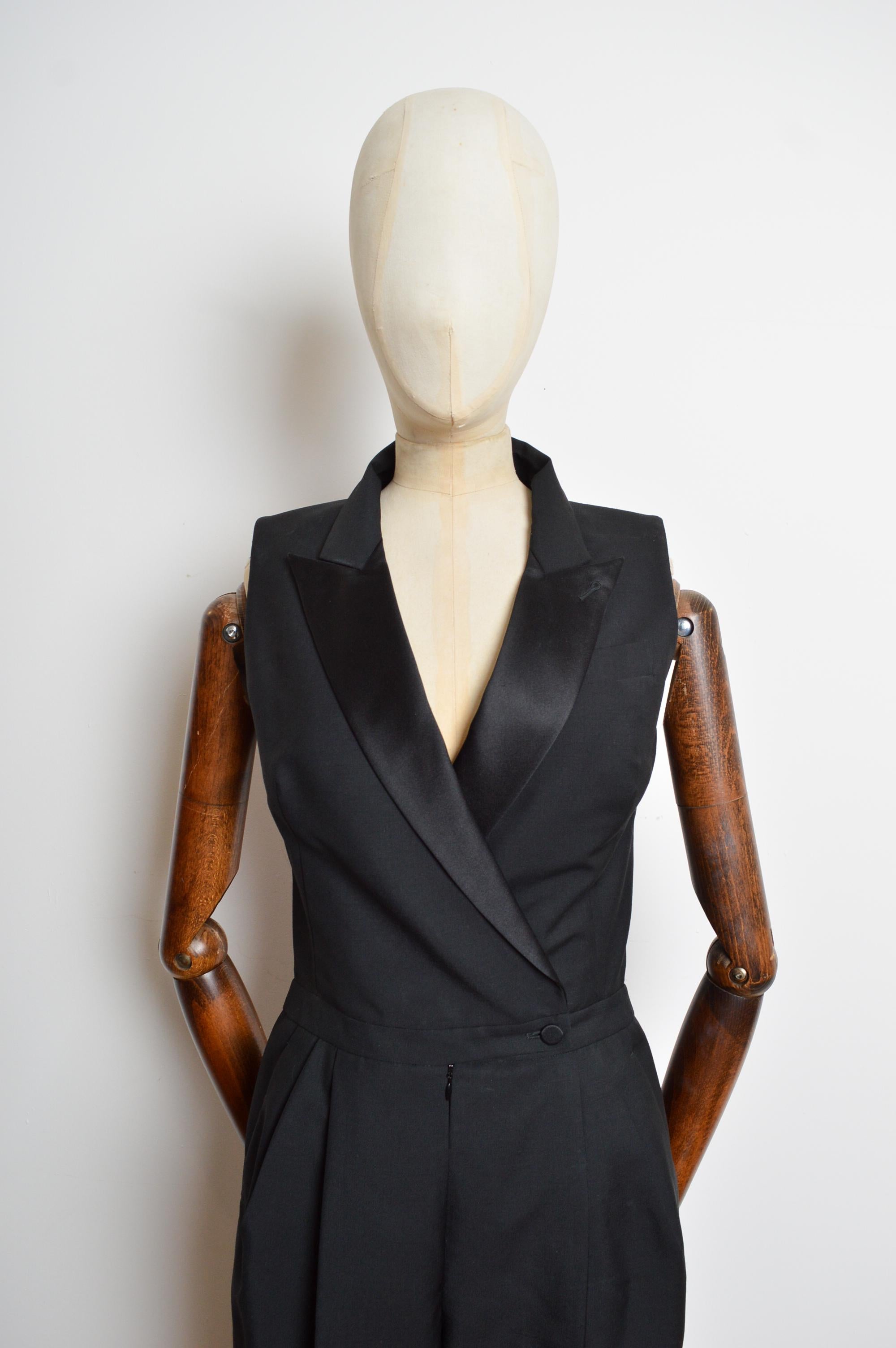Exquisite 2011 Alexander McQueen Black Tuxedo Suit Tailored Jumpsuit In Good Condition For Sale In Sheffield, GB
