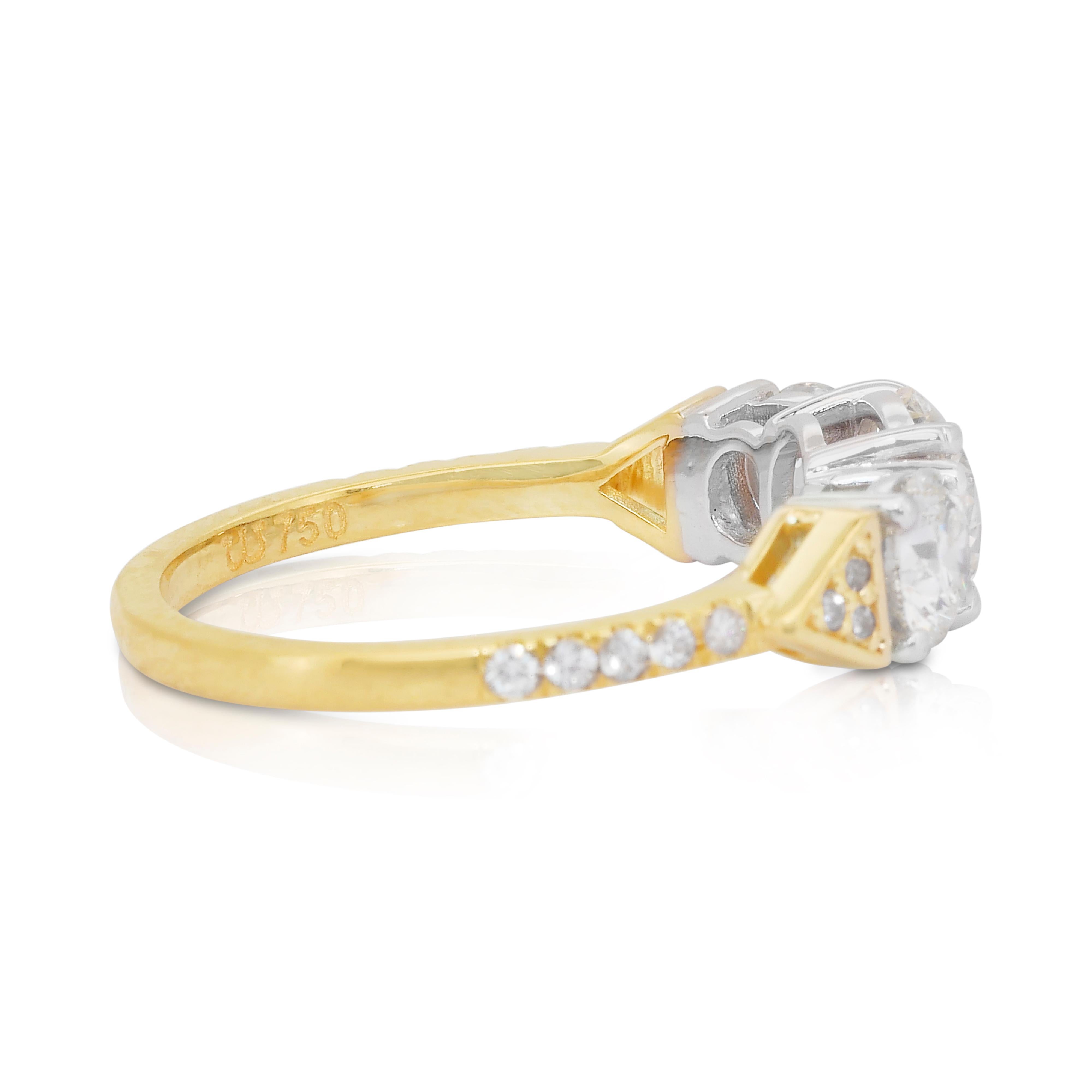 Exquise bague à 3 pierres en or jaune et blanc 18 carats avec diamants de 2,04 carats Neuf - En vente à רמת גן, IL