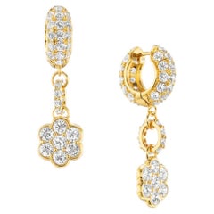 Exquisitos Pendientes Gota Abrazador Flor de Oro Amarillo de 20 K y Diamantes de Buddha Mama