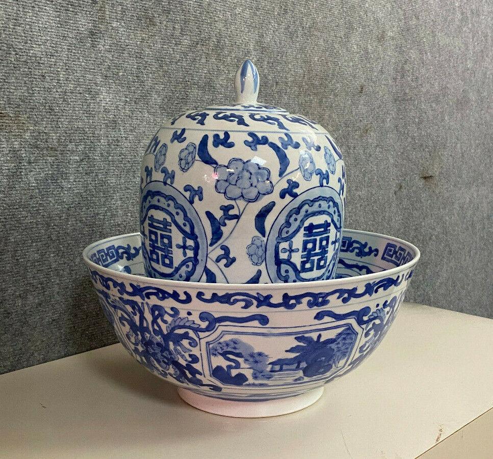 Transport yourself to the enchanting landscapes of Asia with this remarkable bowl and ginger jar set, crafted in the 20th century.

Adorned with intricate blue scenes depicting lively animated scenes against a pristine white background, these pieces
