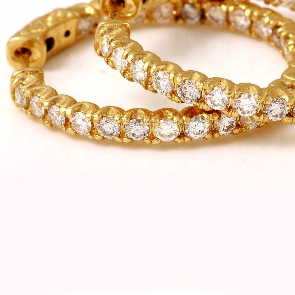 Round Cut Exquisite 2.10 Carat Natural Diamond 14 Karat Solid Yellow Gold Hoop Earrings For Sale