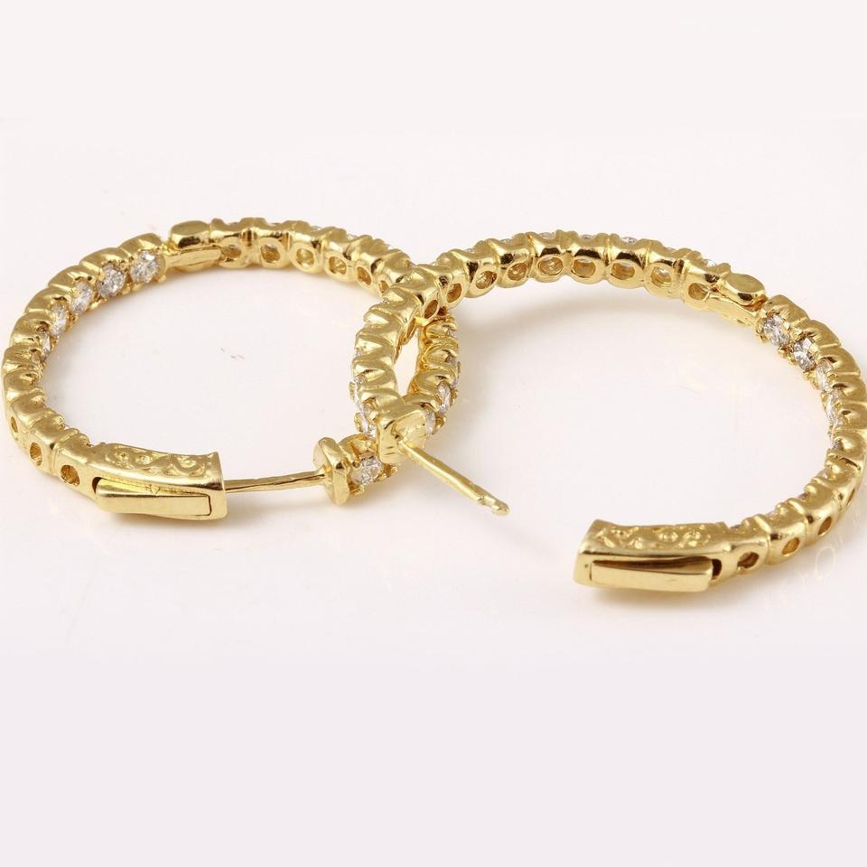 Exquisite 2.10 Carat Natural Diamond 14 Karat Solid Yellow Gold Hoop Earrings In New Condition For Sale In Los Angeles, CA