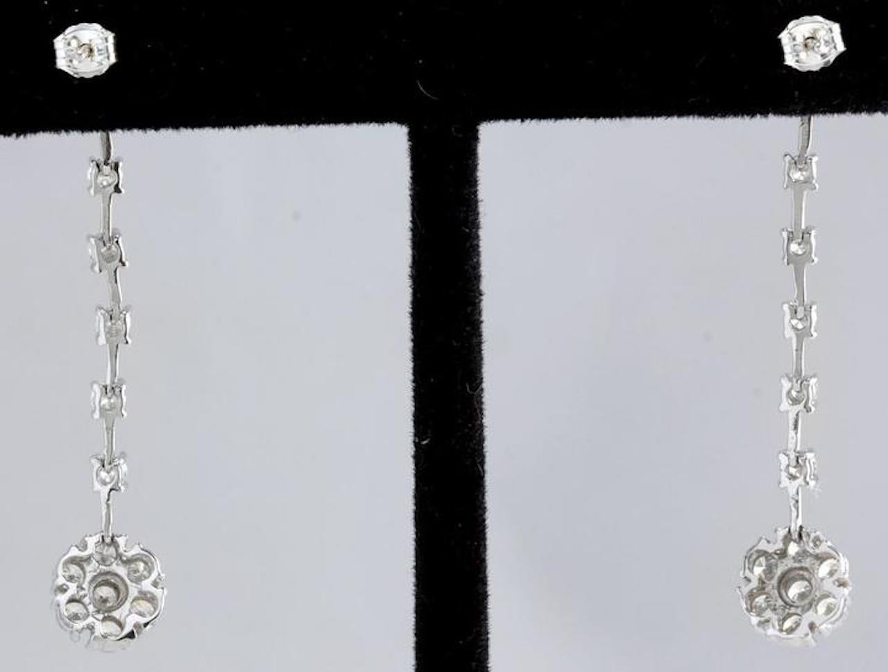 Exquisite 2.10 Carat Natural VS1-VS2 Diamond 14 Karat Solid White Gold Earrings In New Condition In Los Angeles, CA
