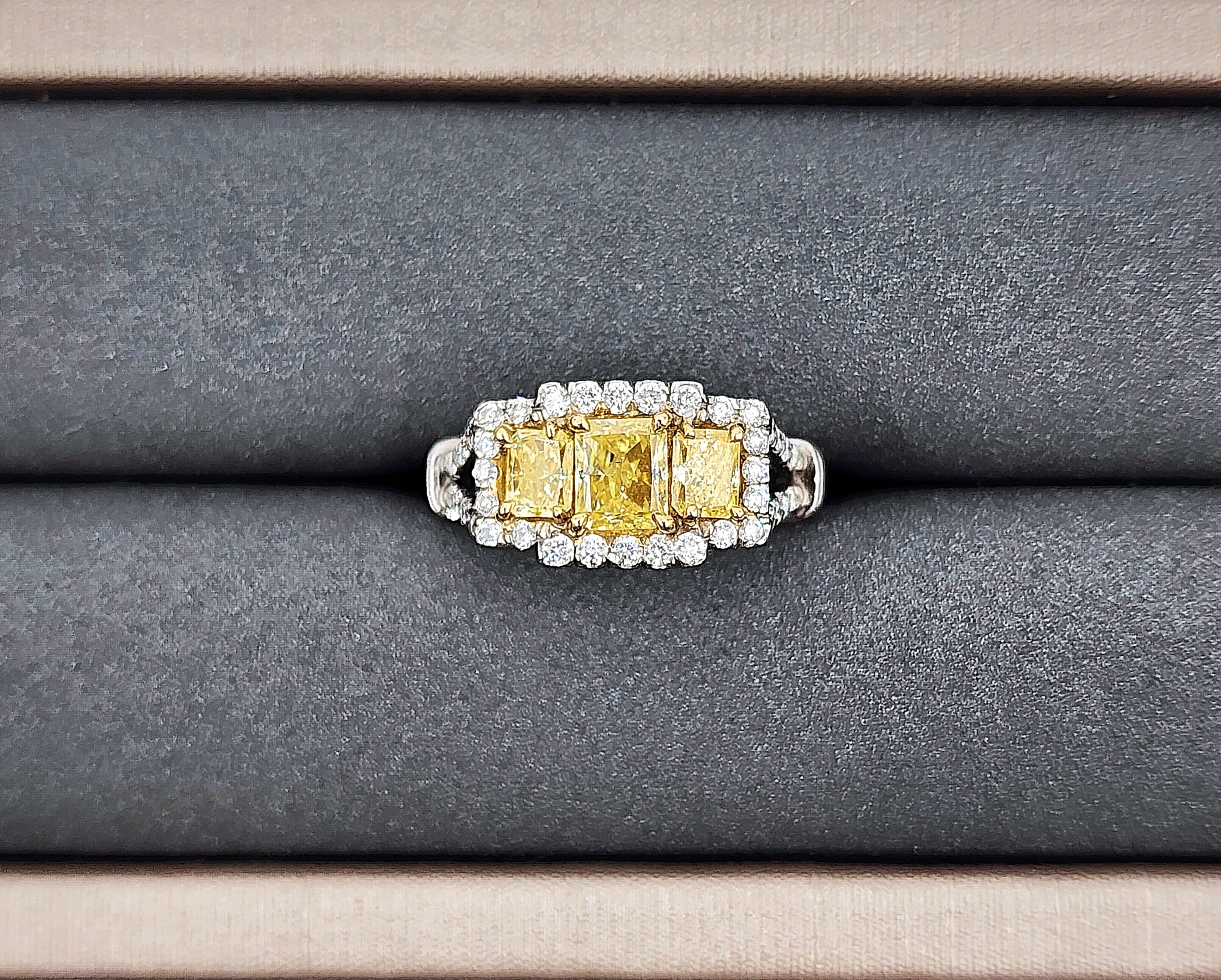 2.21 ct Naturgelb 
Diamant Ring im Angebot