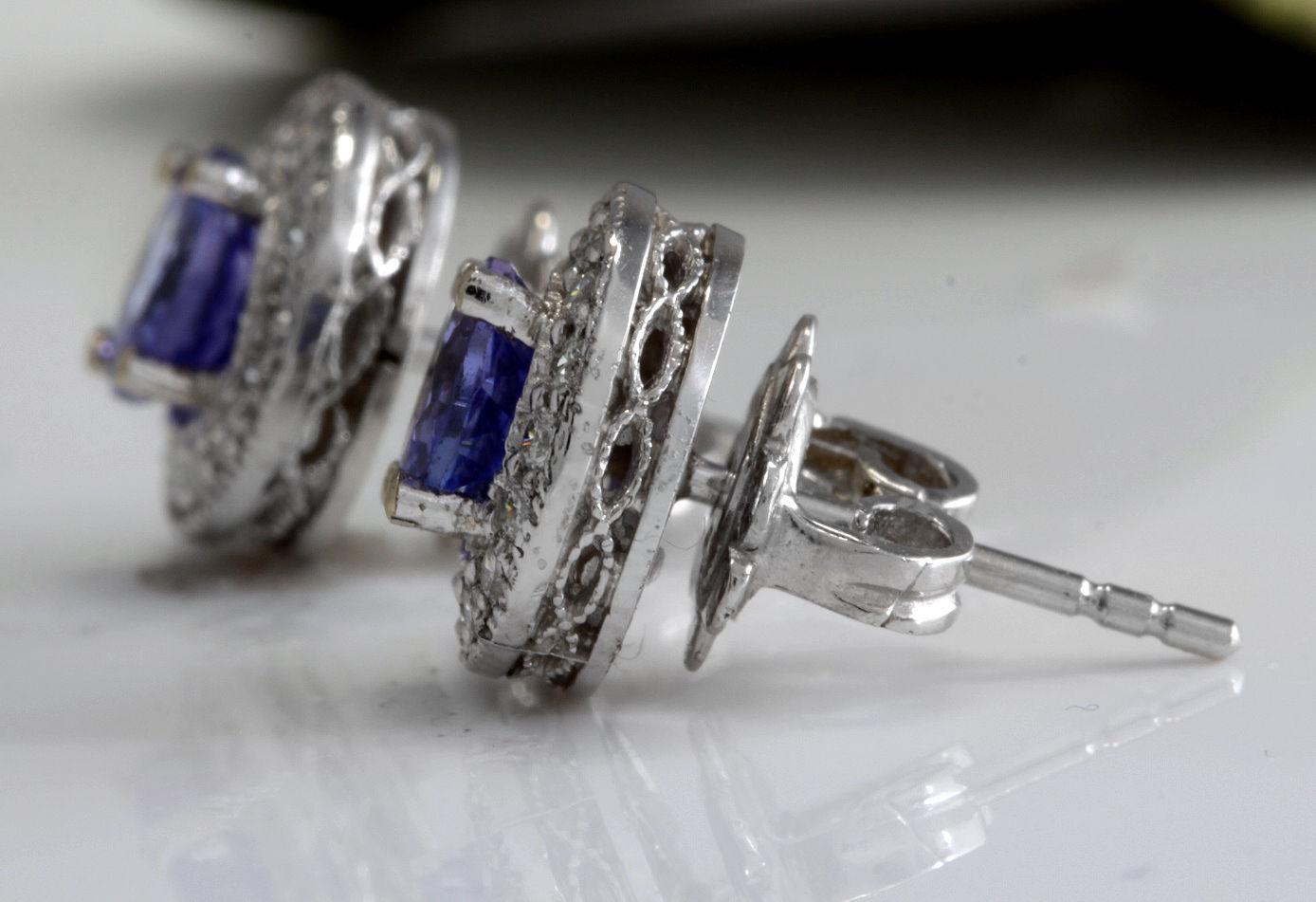 Exquisite 2,45 Karat natürlicher Tansanit und Diamant 14k massiver Weißgold-Ohrstecker im Zustand „Neu“ im Angebot in Los Angeles, CA