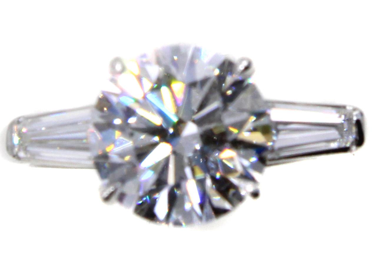 Taille ronde Bague de fiançailles en platine avec diamant certifié GIA de 2,55 carats de type D IF IIA en vente