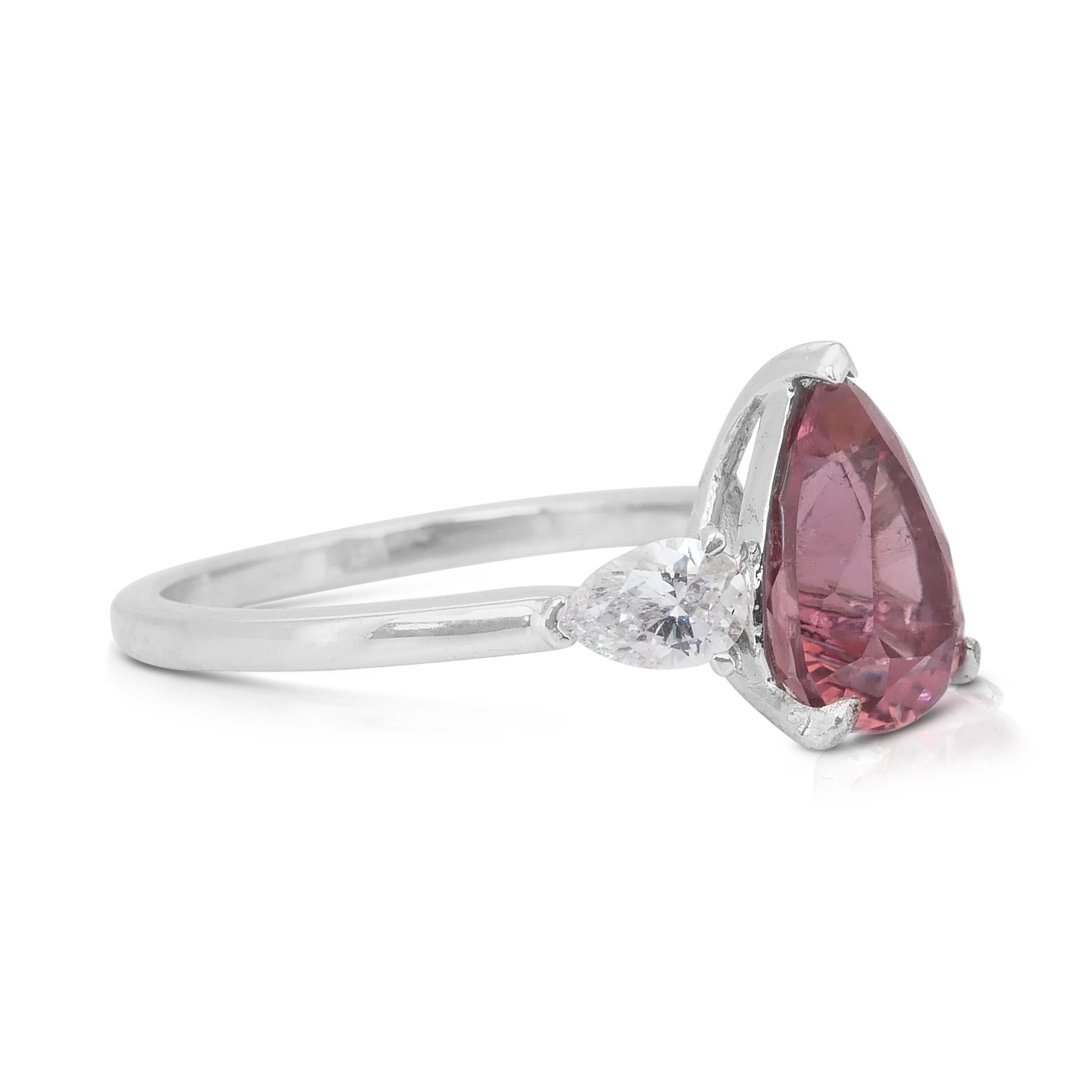 Exquisite 2.56ct Rubellite and Diamonds 3-Stone Ring in Platinum - IGI Certified In New Condition For Sale In רמת גן, IL