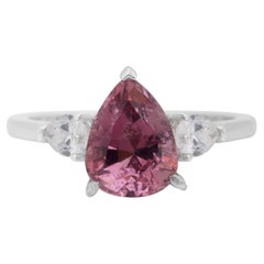 Exquisite 2,56ct Rubellit und Diamanten 3-Stein-Ring in Platin - IGI zertifiziert