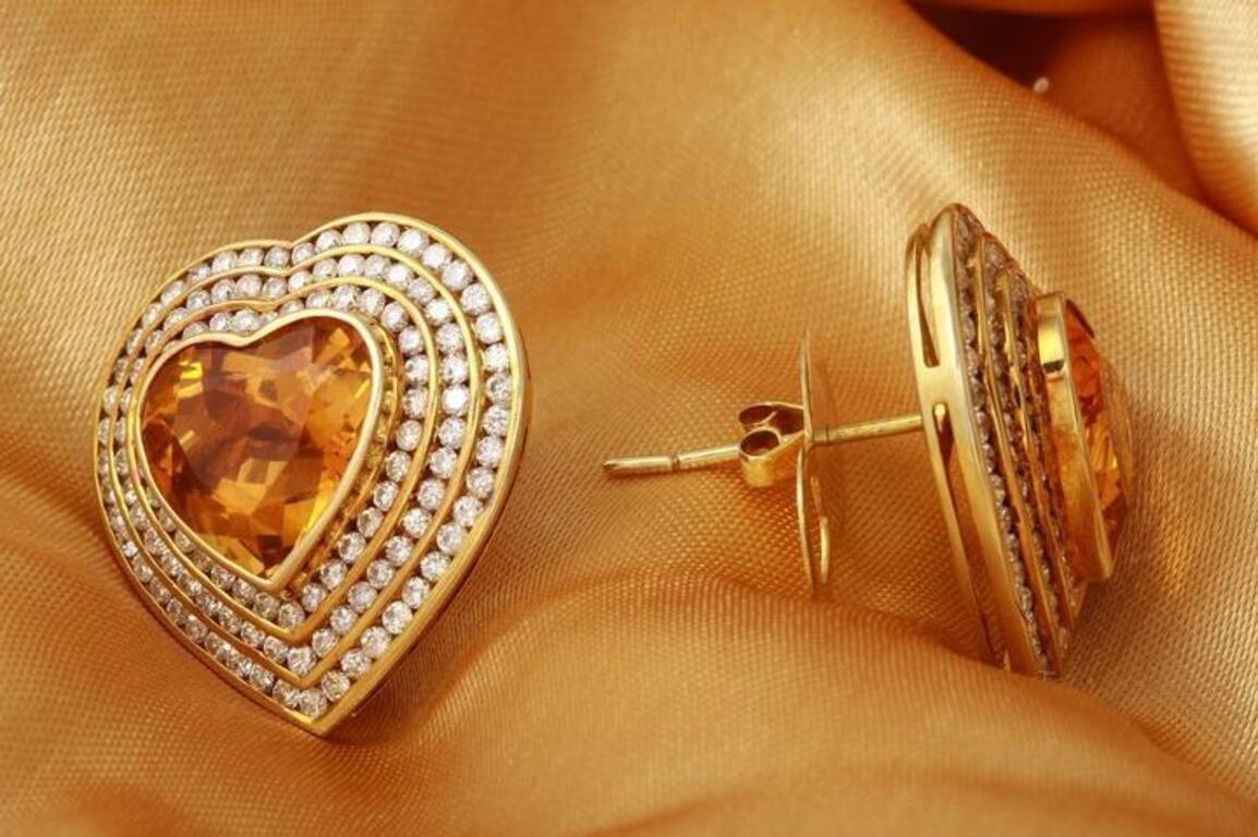 Round Cut Exquisite 25.75 Carat Natural Madeira Citrine and Diamond 14 Karat Solid Gold For Sale