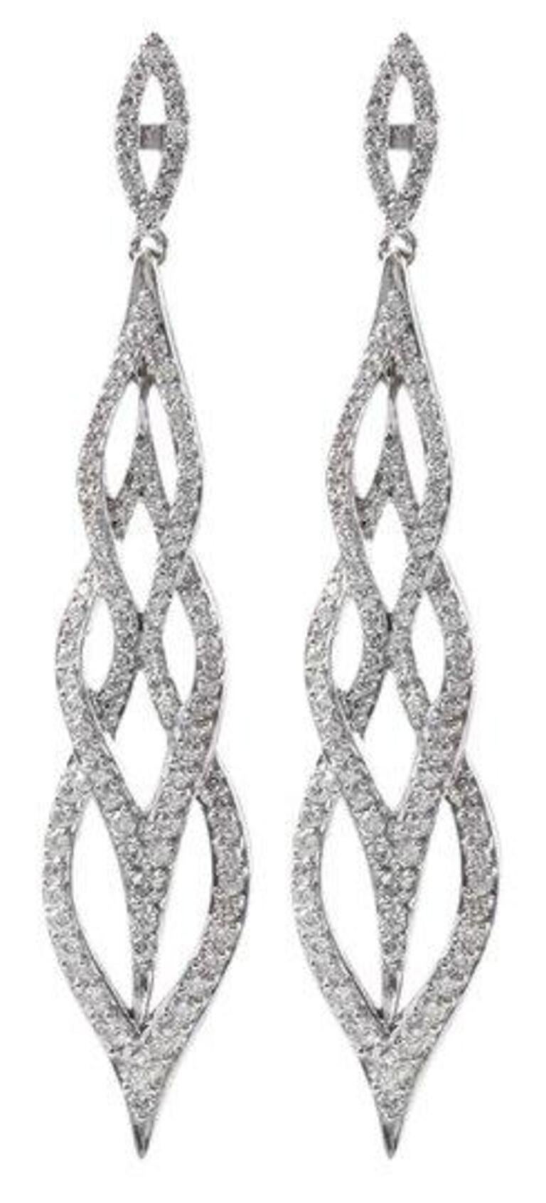 Exquisite 2.62 Carat Natural Diamond 18 Karat Solid White Gold Earrings For Sale 2