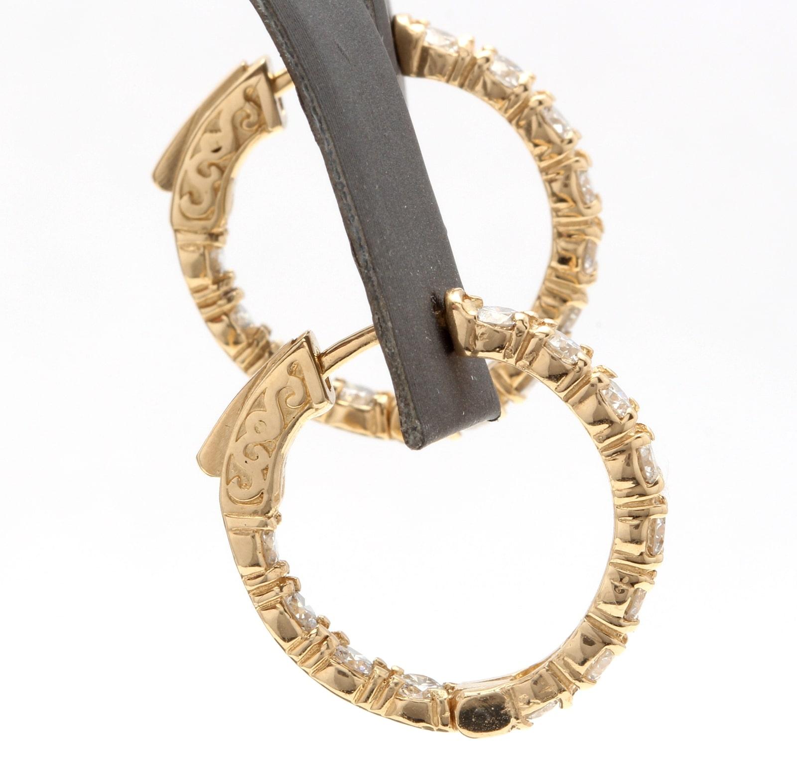 Exquisite 2.75 Carat Natural Diamond 14 Karat Solid Yellow Gold Hoop Earrings In New Condition For Sale In Los Angeles, CA