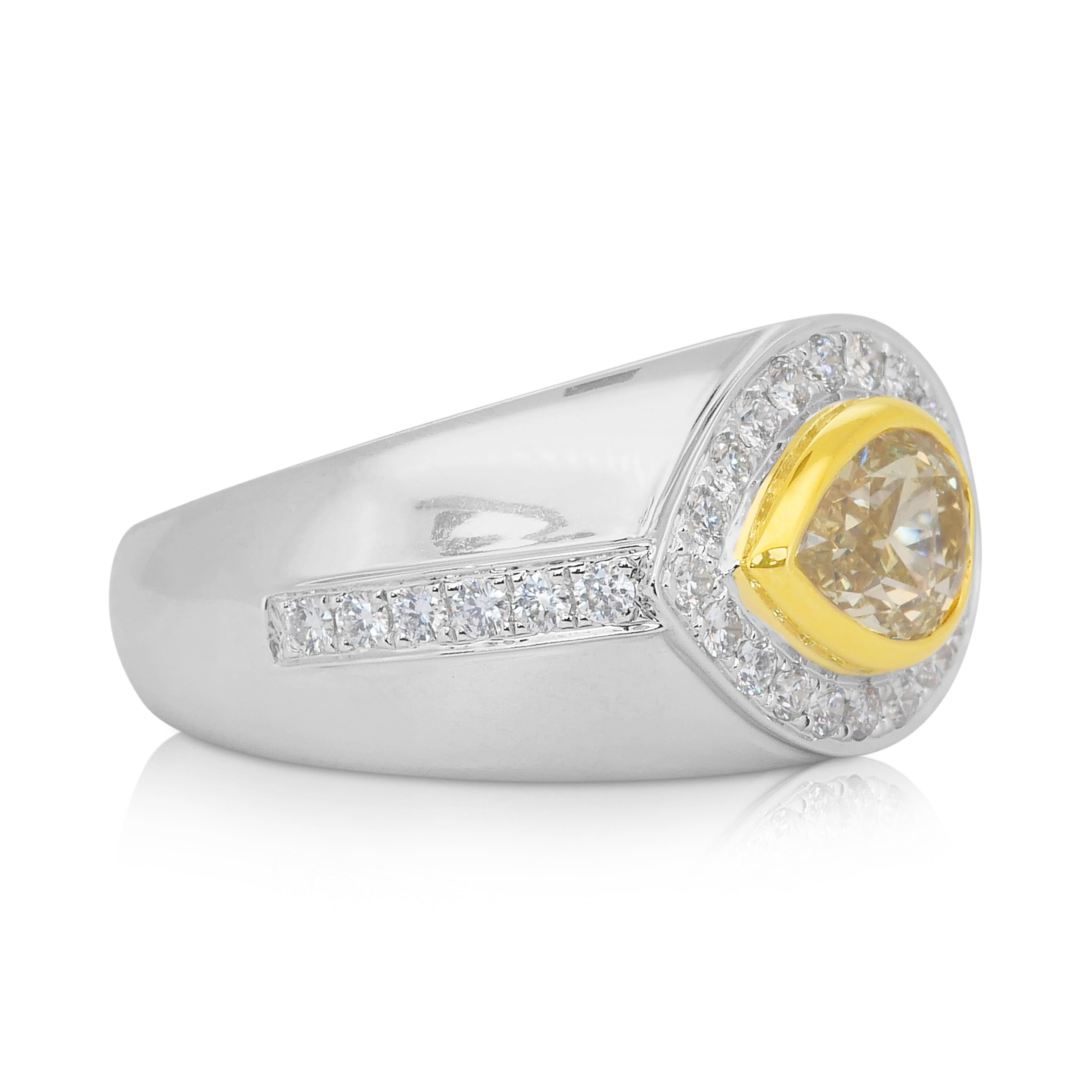 Taille poire Bague exquise de 2.91ct diamants en or blanc et jaune 18k en vente