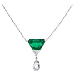 Exquisite 3 Carat Colombian Emerald and Diamond Platinum Necklace