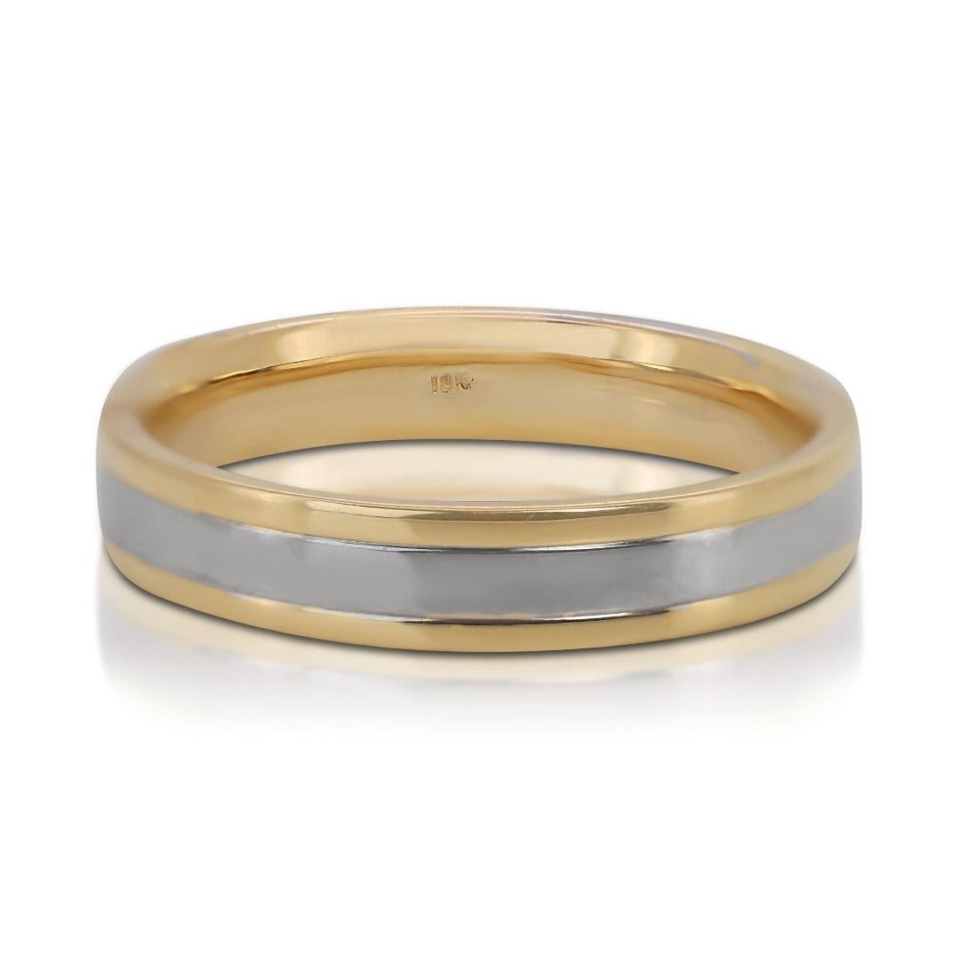 Exquisite 3-stone 18K Two Tone Gold Ring For Sale 2