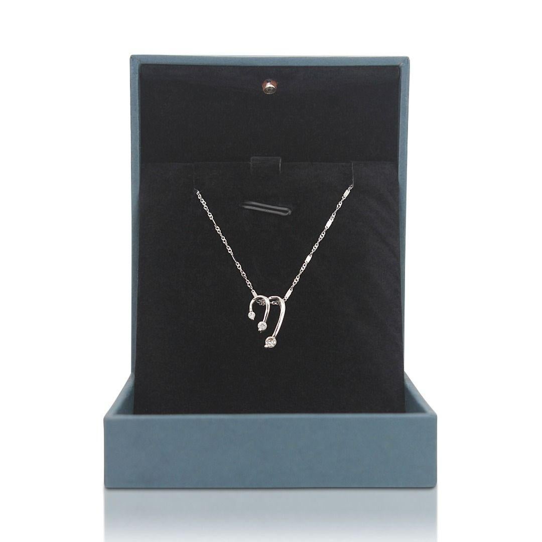 Exquisite 3-stone Diamond Necklace set in gleaming 18K White Gold For Sale 2
