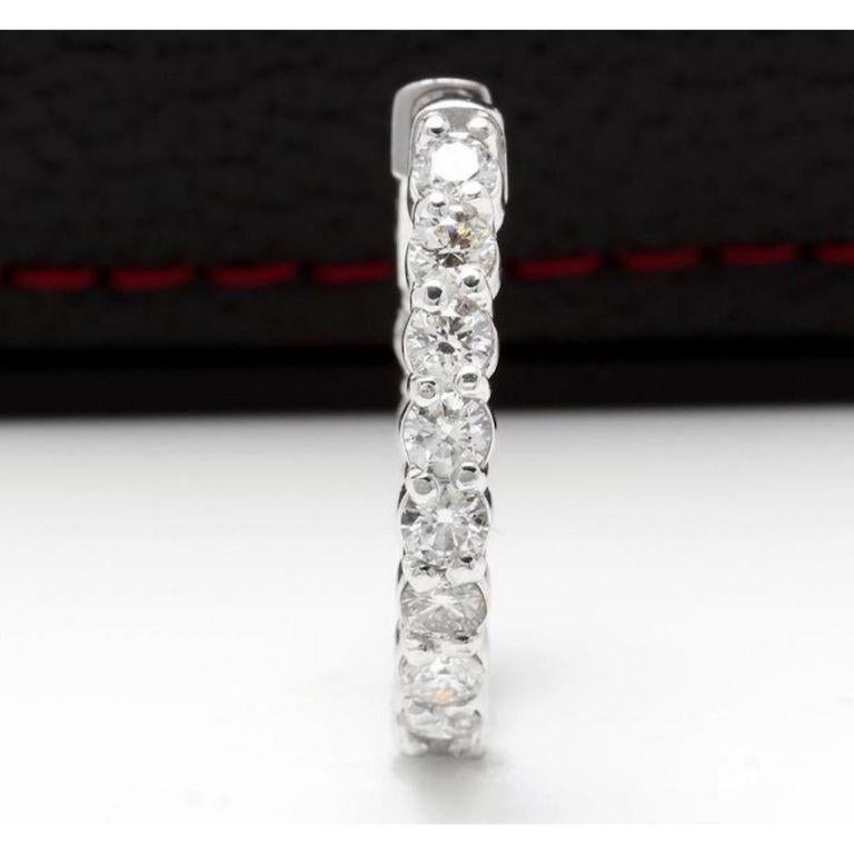 Exquisitos pendientes de aro de oro blanco macizo de 14 quilates con un diamante natural de 3,00 quilates en venta 1
