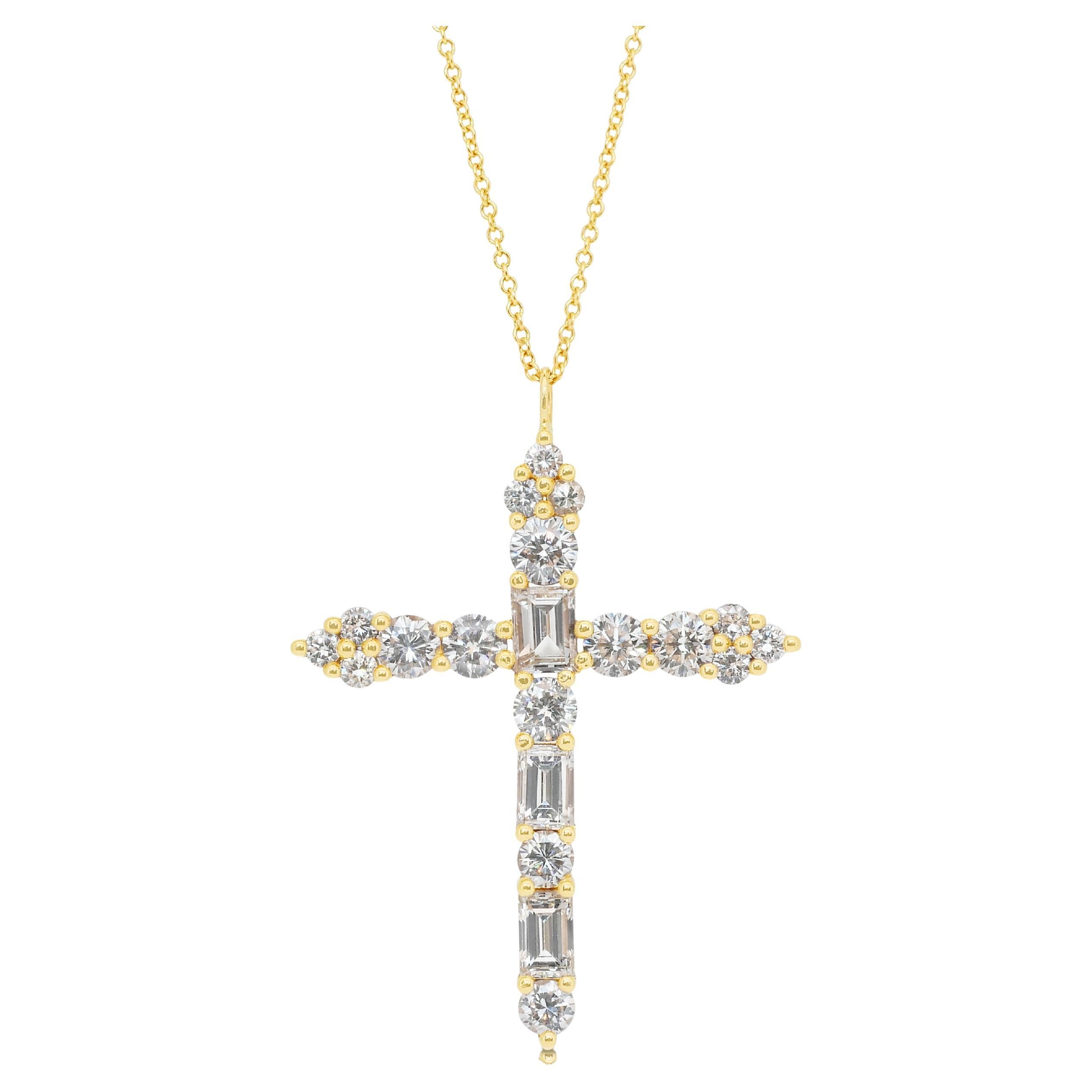 Exquisite 3,03ct natürliche Diamanten Halskette mit Kreuz-Anhänger in 18k Gelbgold im Angebot