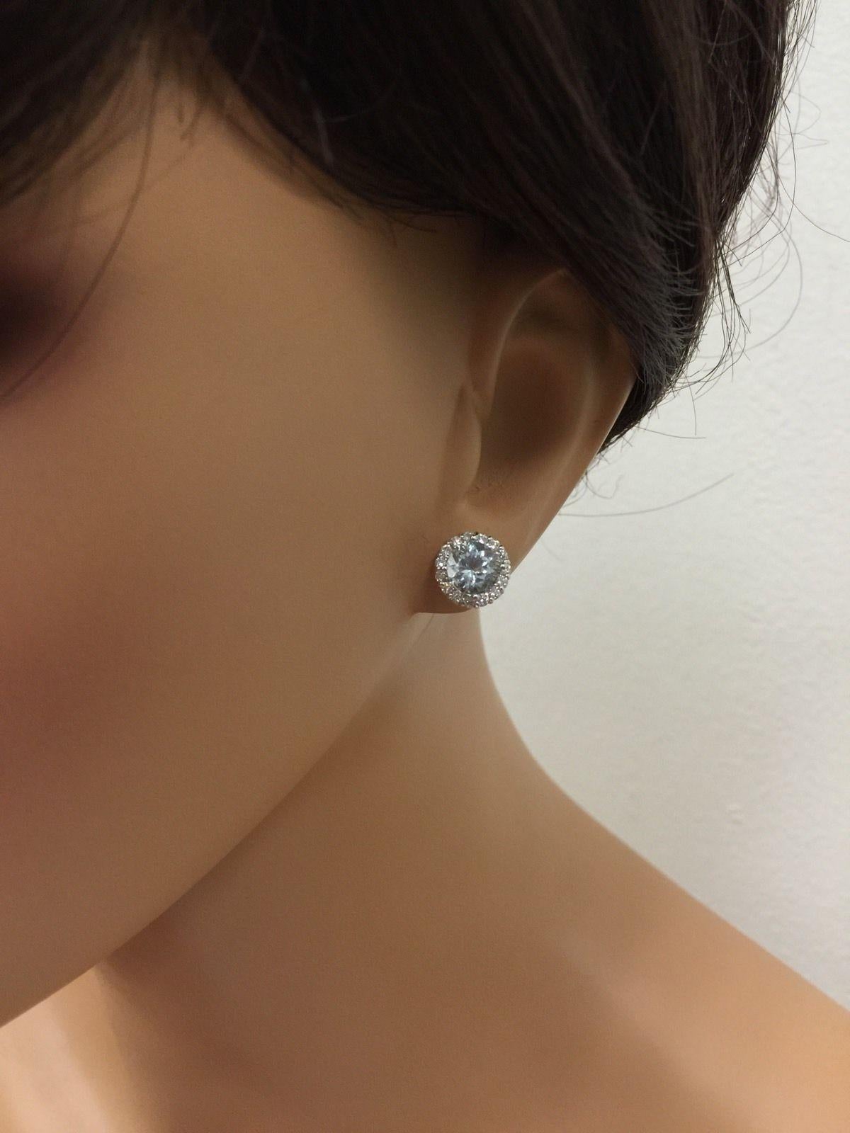 Exquisite 3.05 Carat Natural Aquamarine and Diamond 14k Solid White Gold Stud For Sale 1