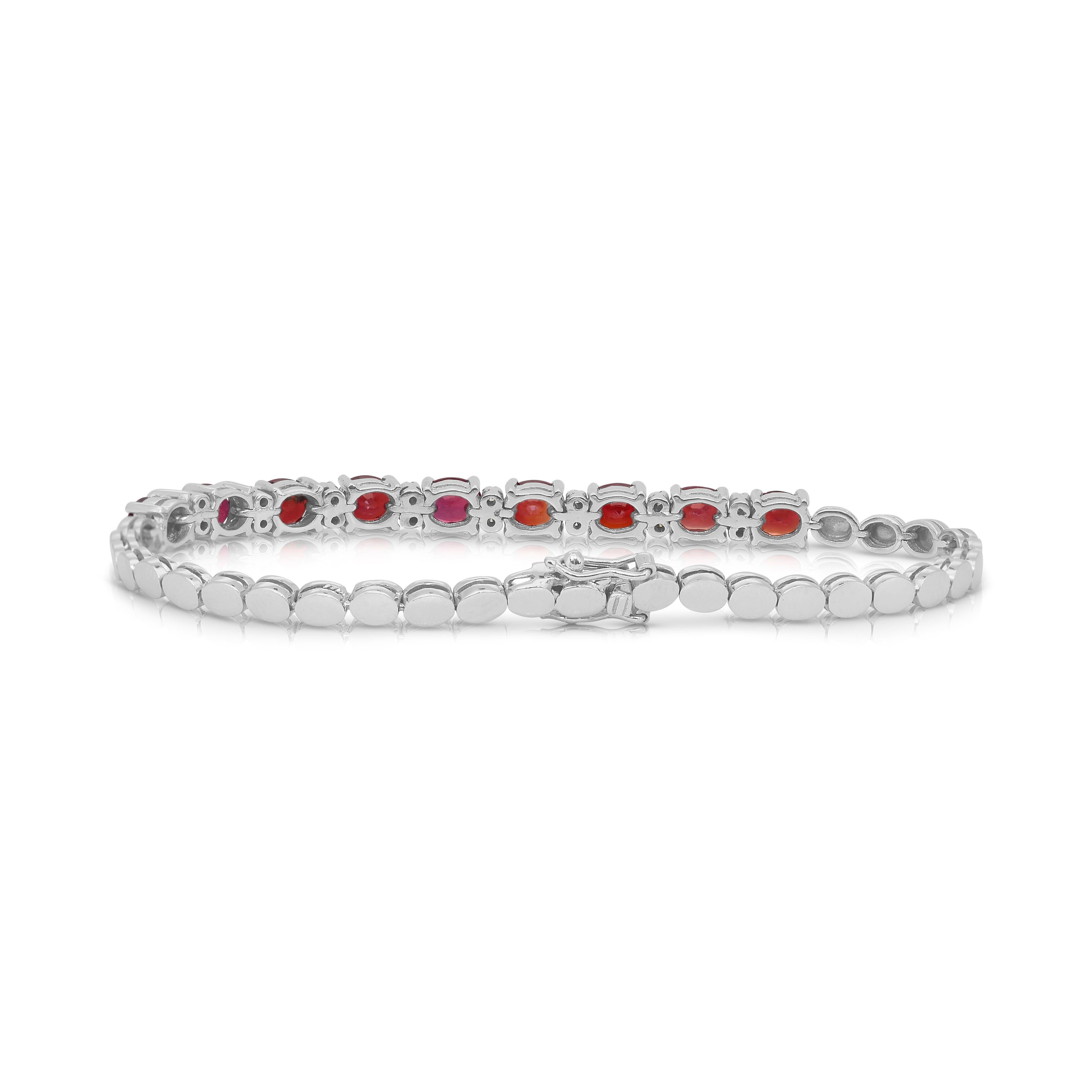 Exquisite 3,08ct Rubine und Diamanten Armband in 18k Weißgold im Zustand „Neu“ im Angebot in רמת גן, IL