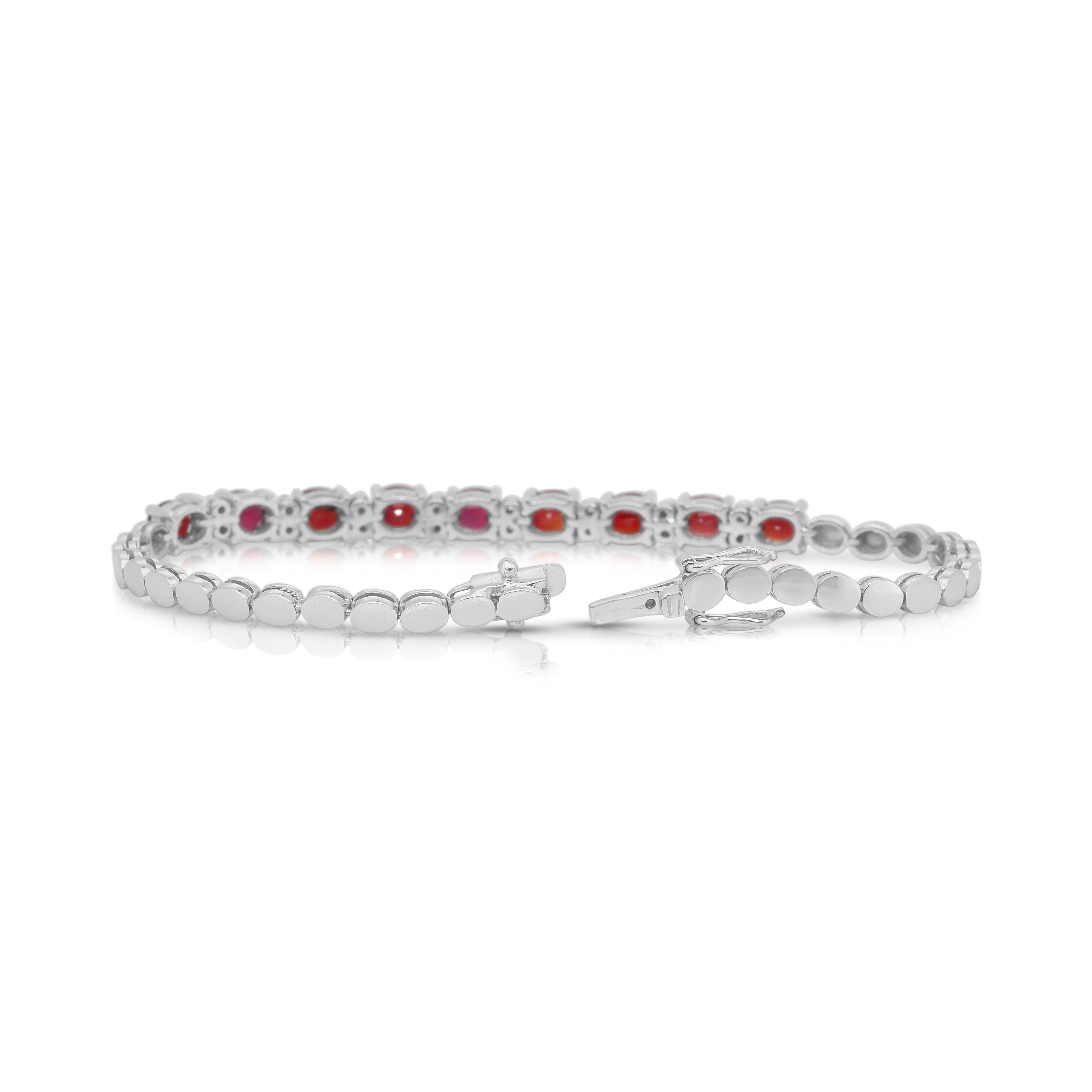 Exquisite 3,08ct Rubine und Diamanten Armband in 18k Weißgold im Angebot 1
