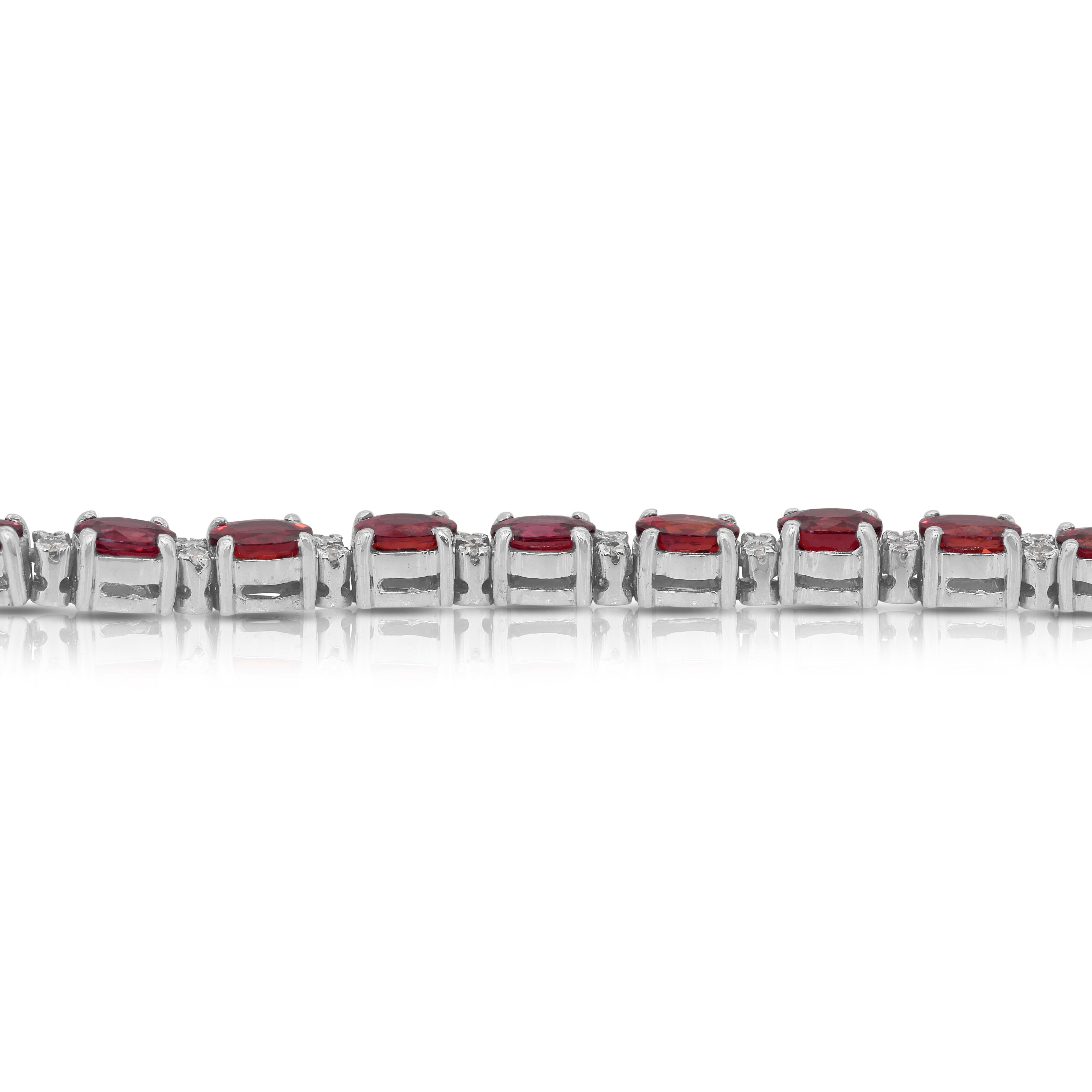 Exquisite 3,08ct Rubine und Diamanten Armband in 18k Weißgold im Angebot 2