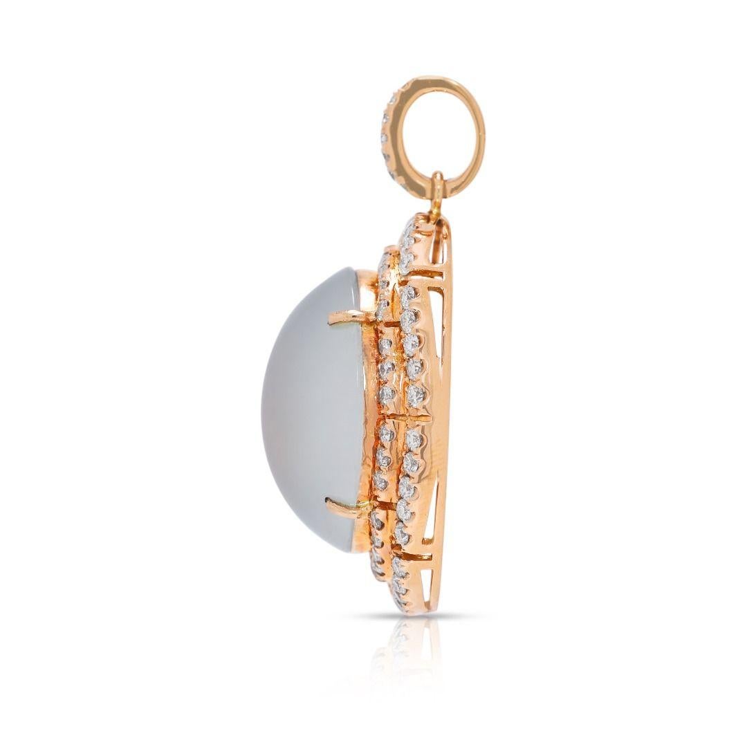Femenino o masculino Exquisite 30ct Ice Jade & 1.3ct Natural Diamond Pendant in 18K Yellow Gold en venta