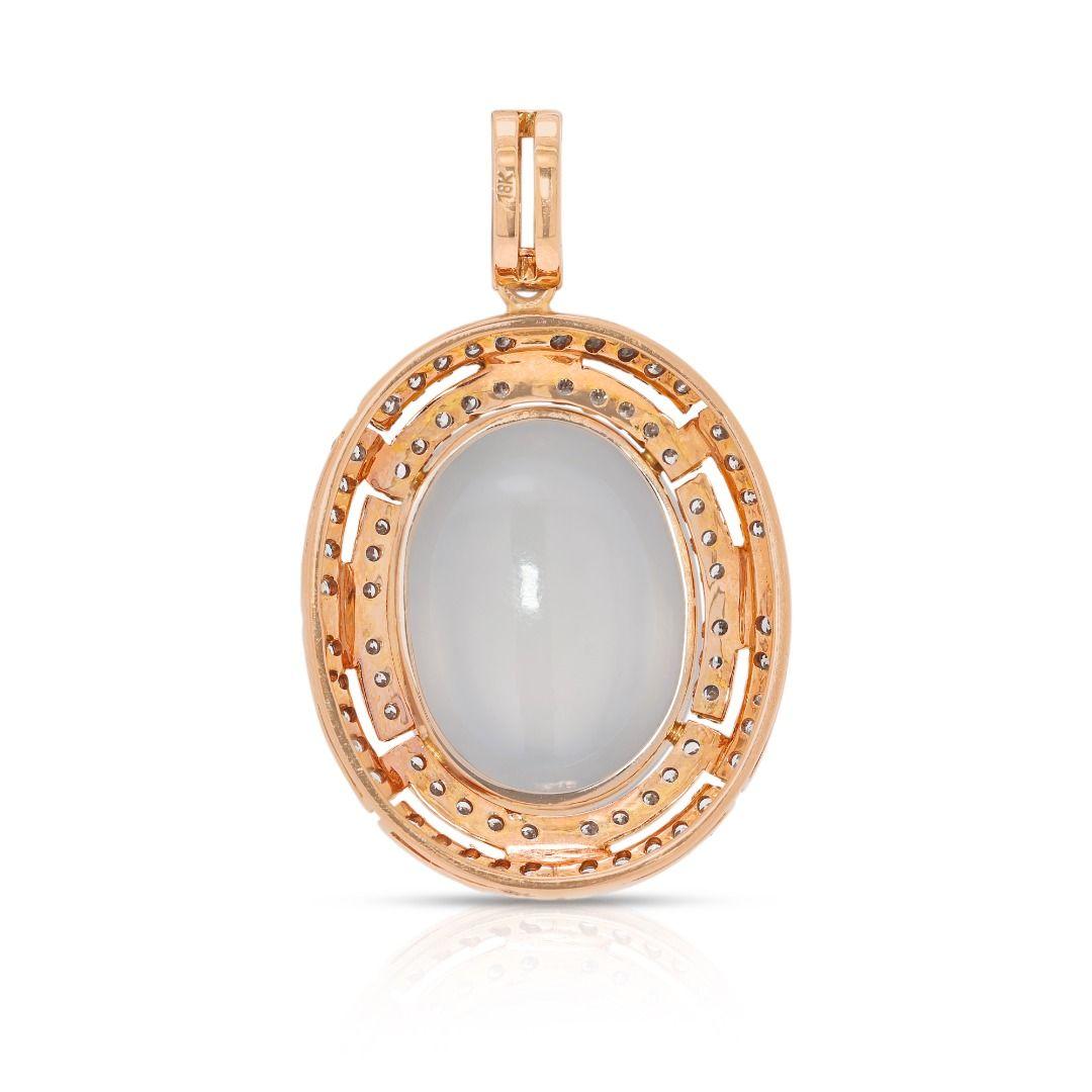 Exquisite 30ct Ice Jade & 1.3ct Natural Diamond Pendant in 18K Yellow Gold en venta 1