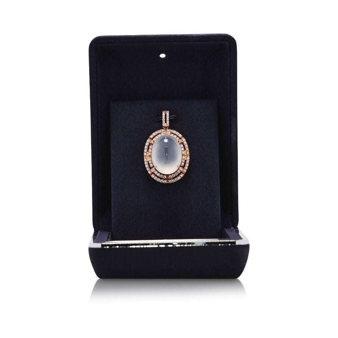 Exquisite 30ct Ice Jade & 1.3ct Natural Diamond Pendant in 18K Yellow Gold en venta 2