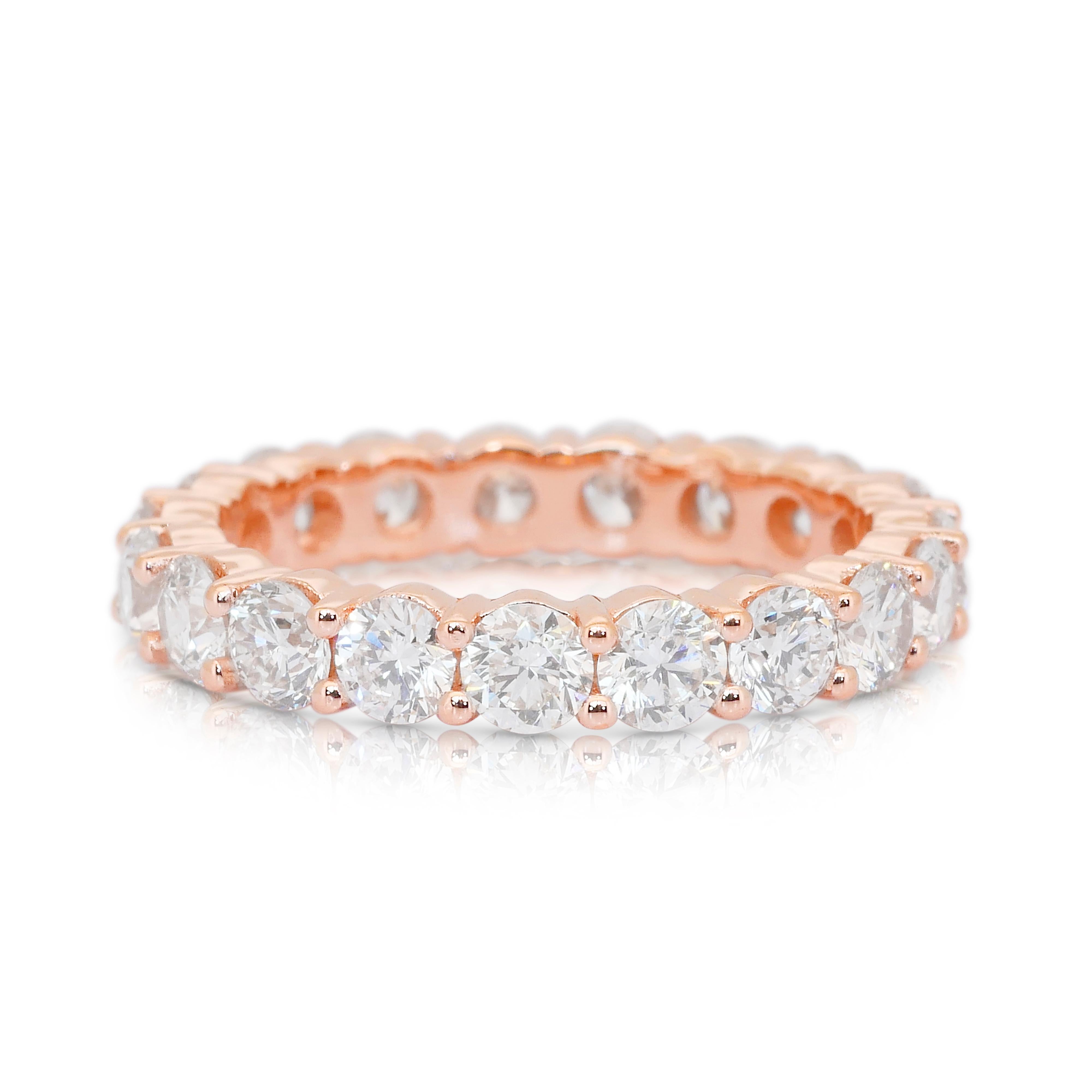 Squisito anello a fascia di eternità con 3,13 carati di diamanti in oro rosa 18 carati - certificato IGI In condizioni Nuovo in vendita a רמת גן, IL