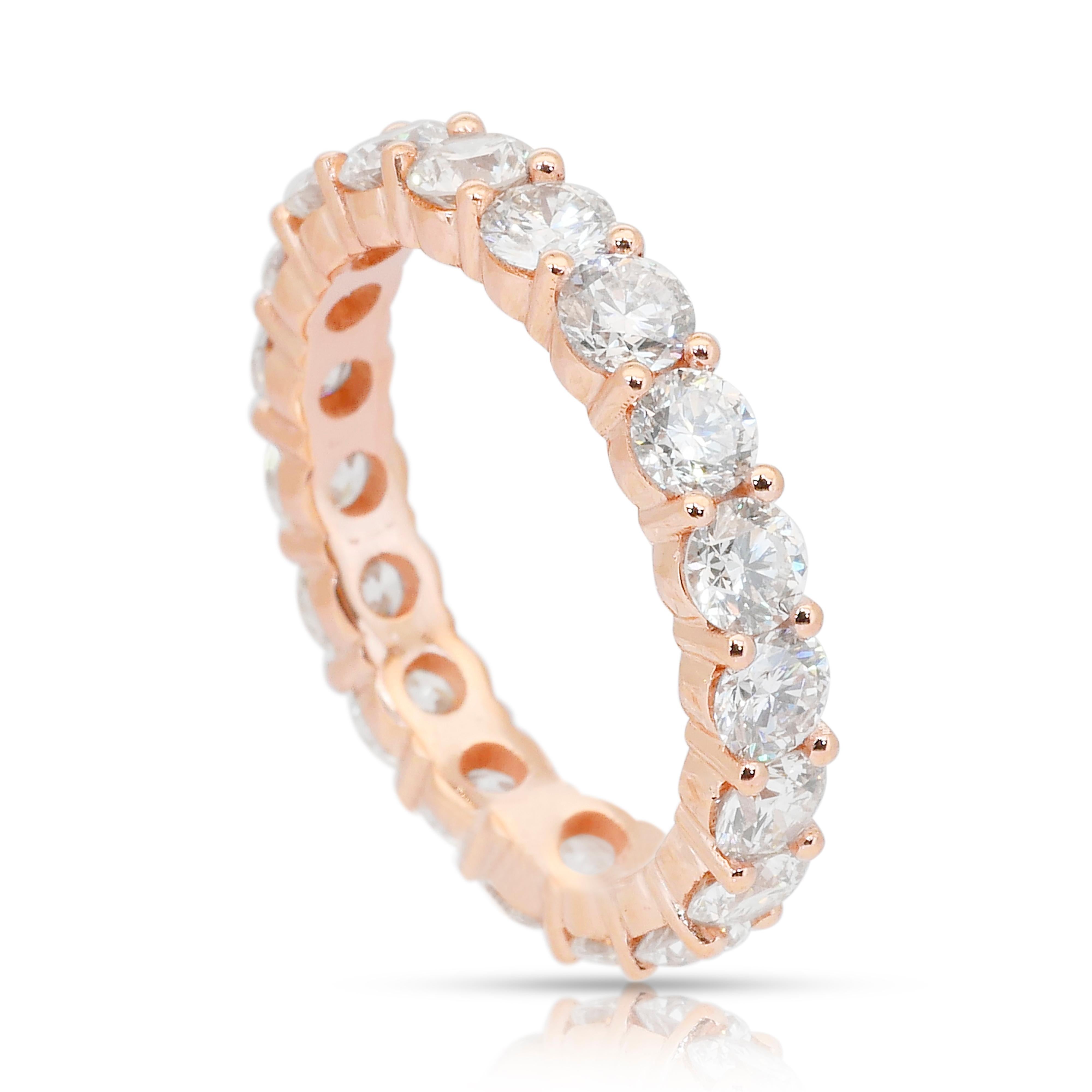 Squisito anello a fascia di eternità con 3,13 carati di diamanti in oro rosa 18 carati - certificato IGI in vendita 2