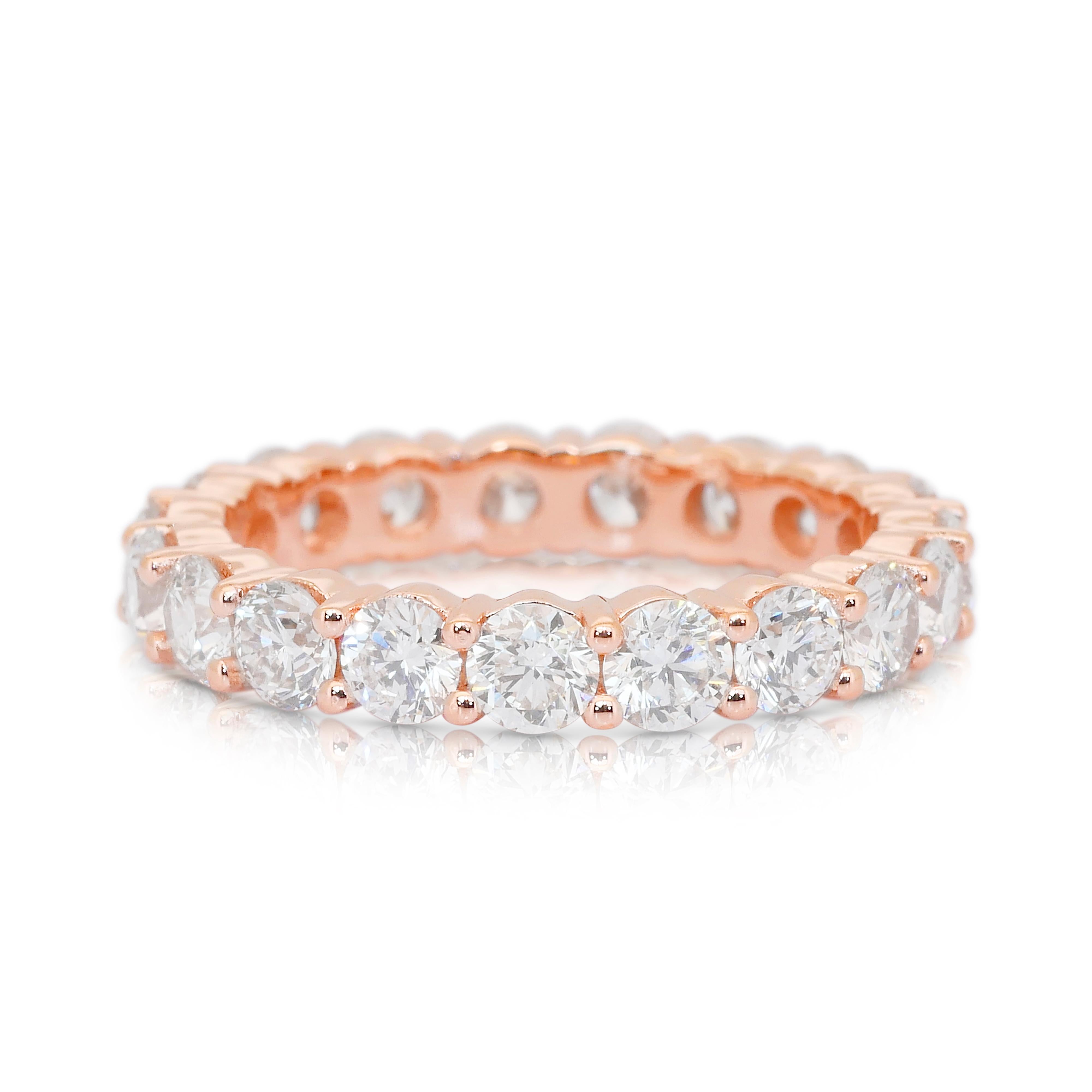 Squisito anello a fascia di eternità con 3,13 carati di diamanti in oro rosa 18 carati - certificato IGI in vendita 4