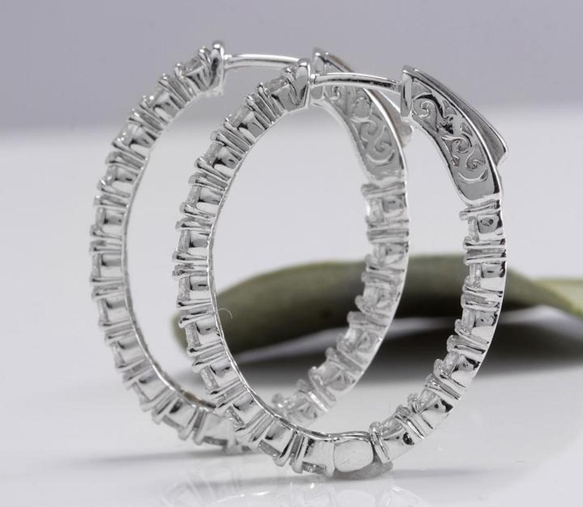 Exquisite 3.25 Carat Natural Diamond 14 Karat Solid White Gold Hoop Earrings In New Condition For Sale In Los Angeles, CA