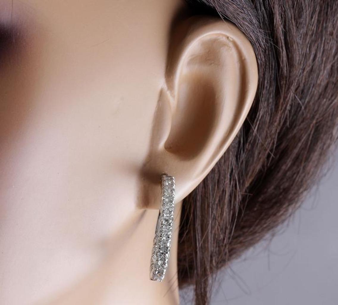 Créoles exquises en or blanc massif 14 carats avec diamants naturels de 3,25 carats en vente 1