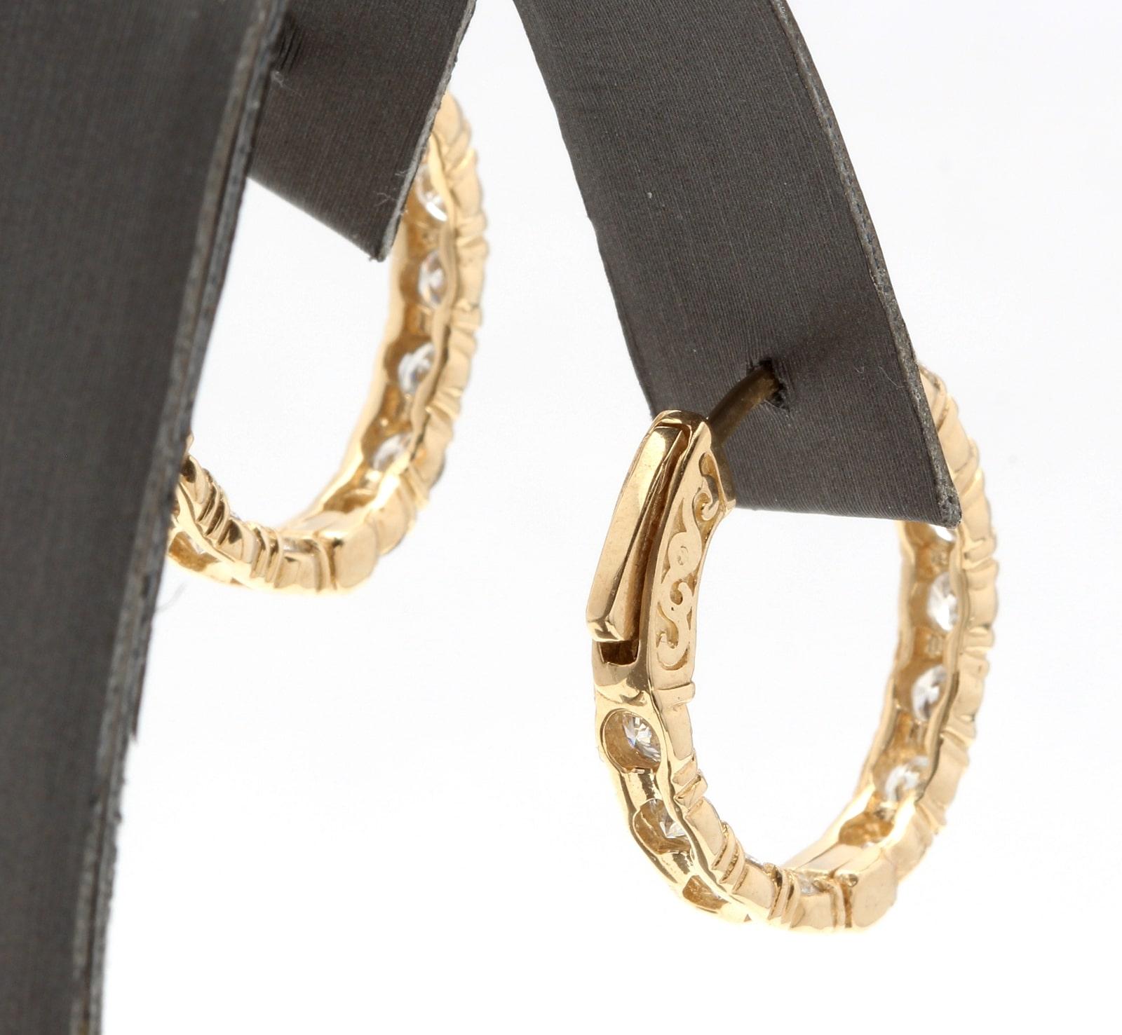 Women's Exquisite 3.25 Carat Natural Diamond 14 Karat Solid Yellow Gold Hoop Earrings For Sale