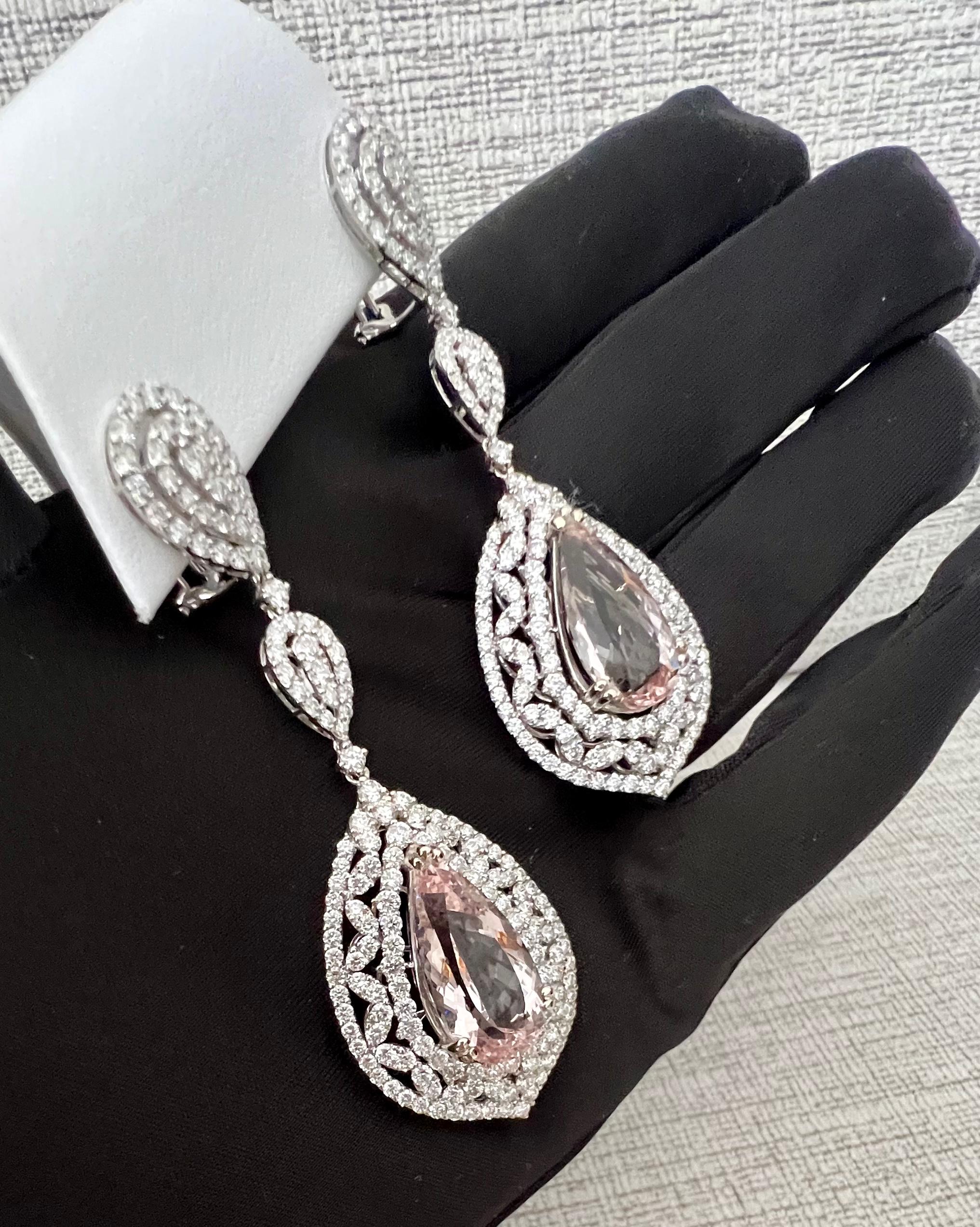Exquisite 33,85 Karat rosa Morganit und Diamant-Ohrringe aus 18 Karat Weißgold (Tropfenschliff) im Angebot