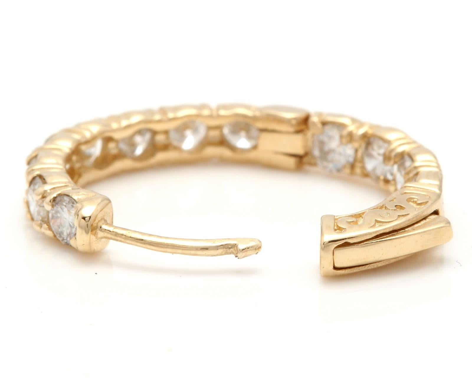 Exquisite 3.50 Carat Natural Diamond 14 Karat Solid Yellow Gold Hoop Earrings For Sale 1