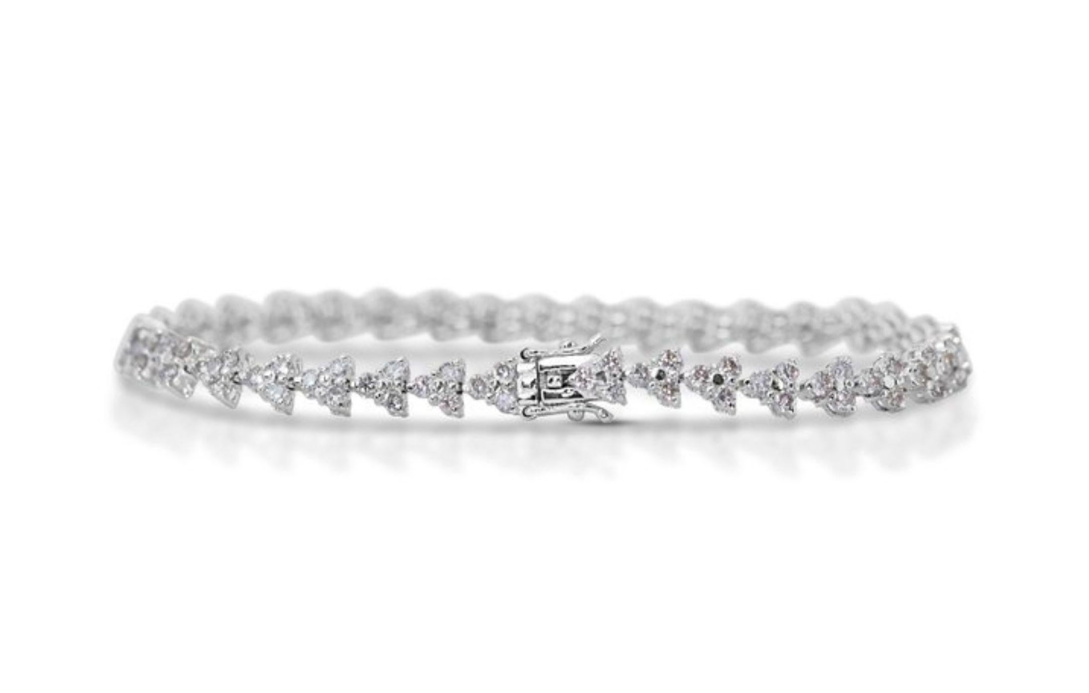 Exquisite 3.75ct Round Diamond Bracelet set in 14K White Gold In New Condition For Sale In רמת גן, IL