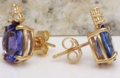 Exquisite 4.18 Carat Natural Tanzanite and Diamond 14 Karat Solid Gold Stud